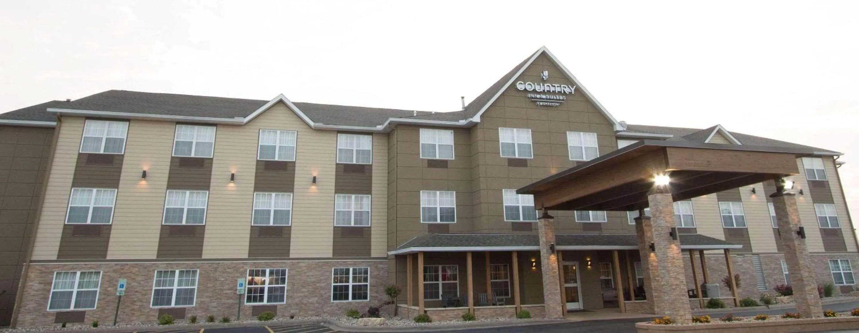 Property building in Country Inn & Suites by Radisson, Moline Airport