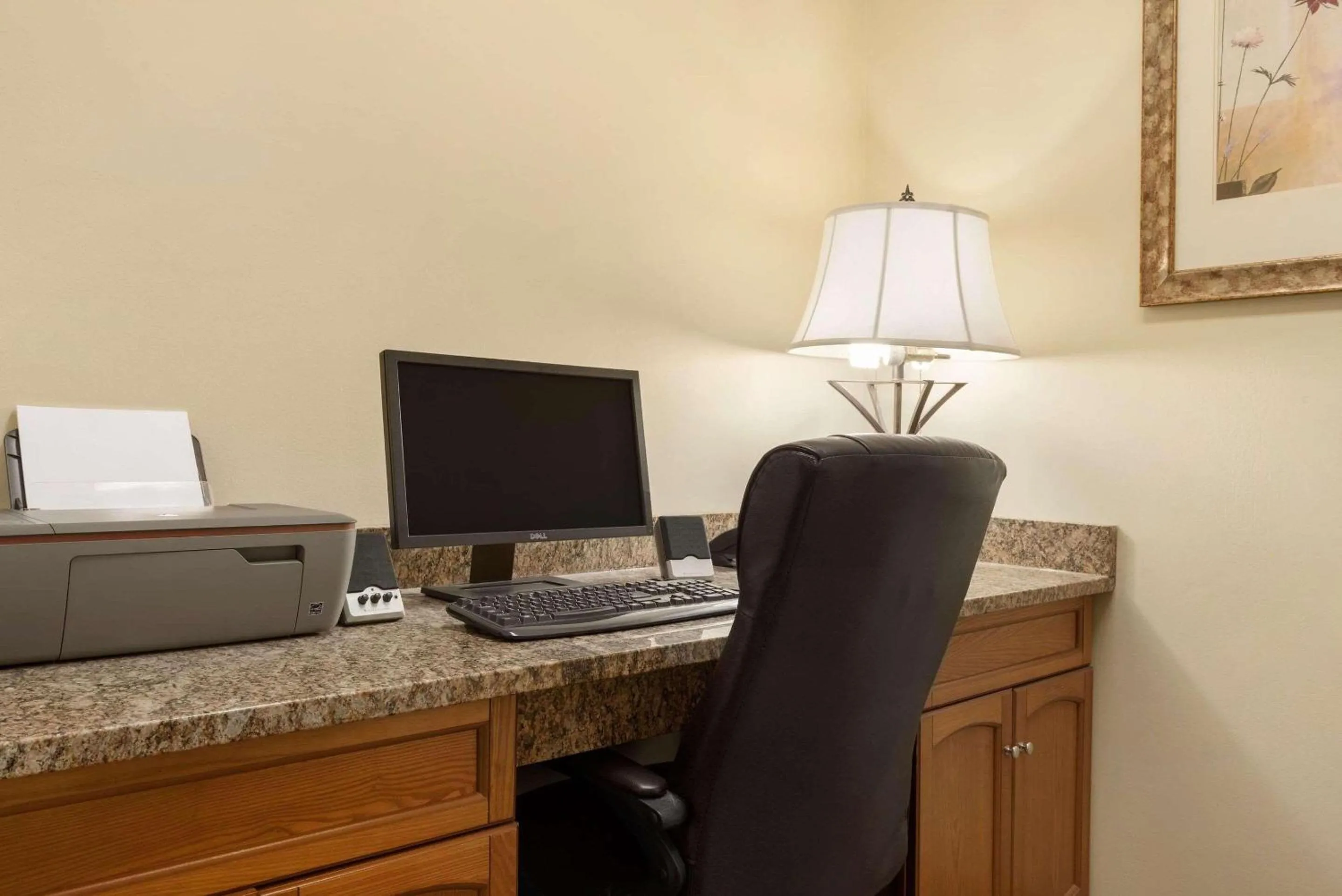 Business facilities in Country Inn & Suites by Radisson, Moline Airport