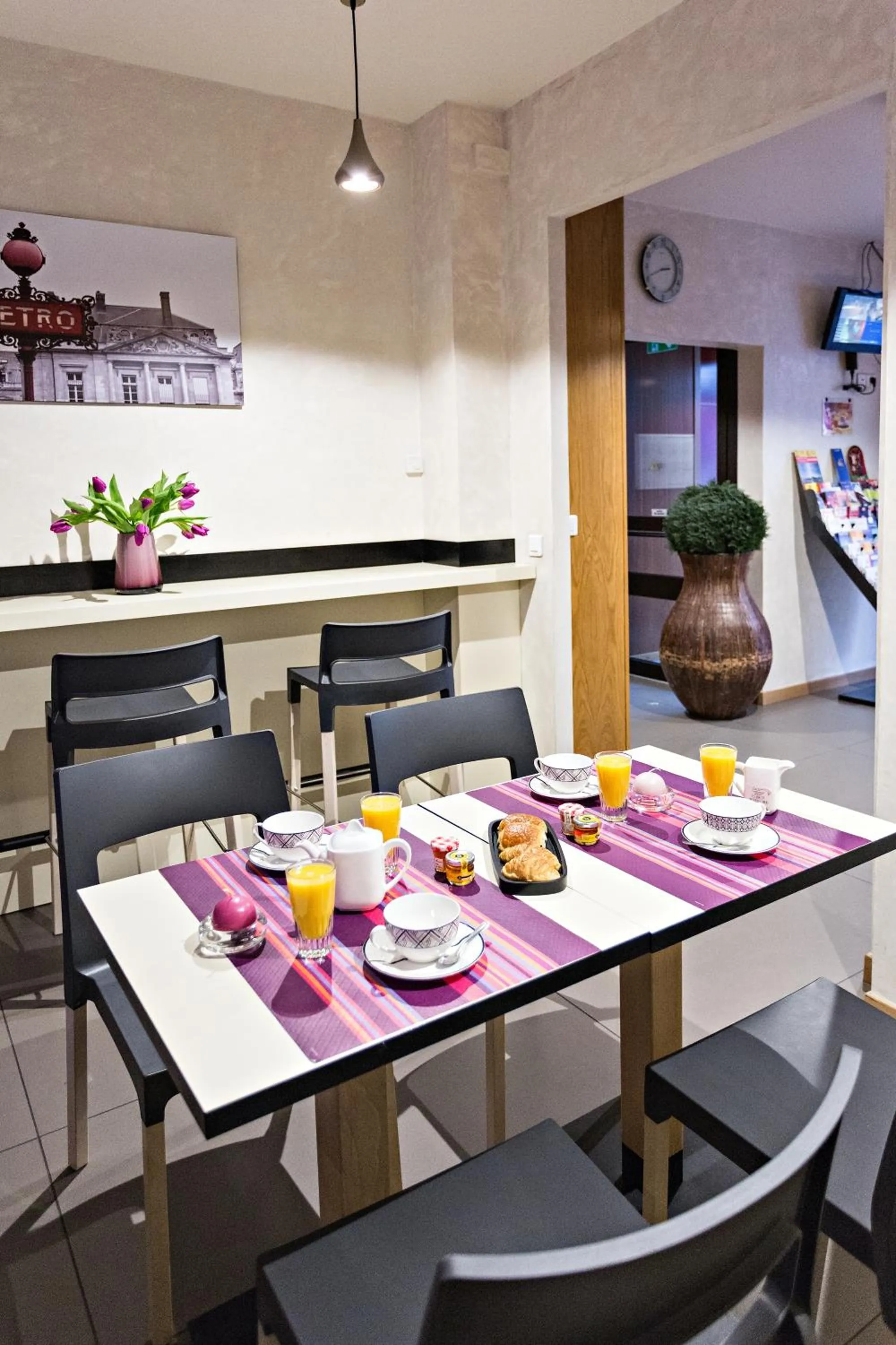 Area and facilities in Modern Hotel