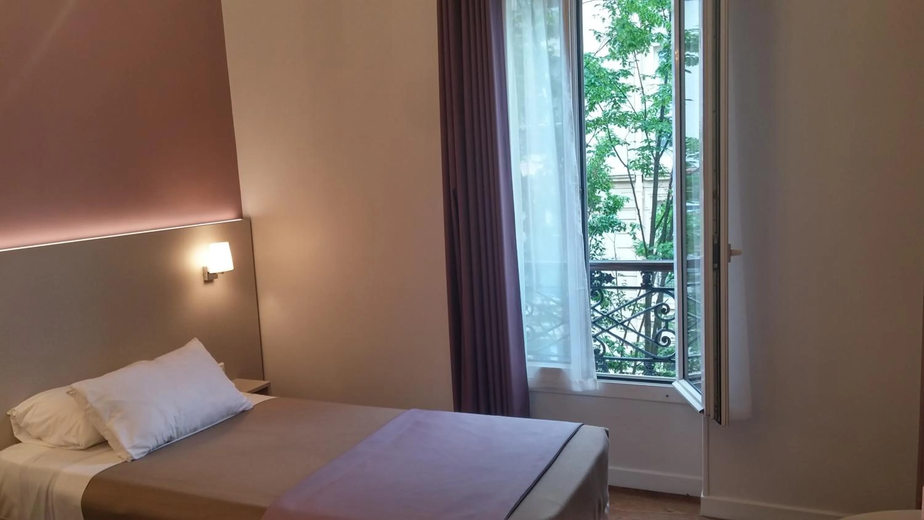 Family, Bed in Modern Hotel