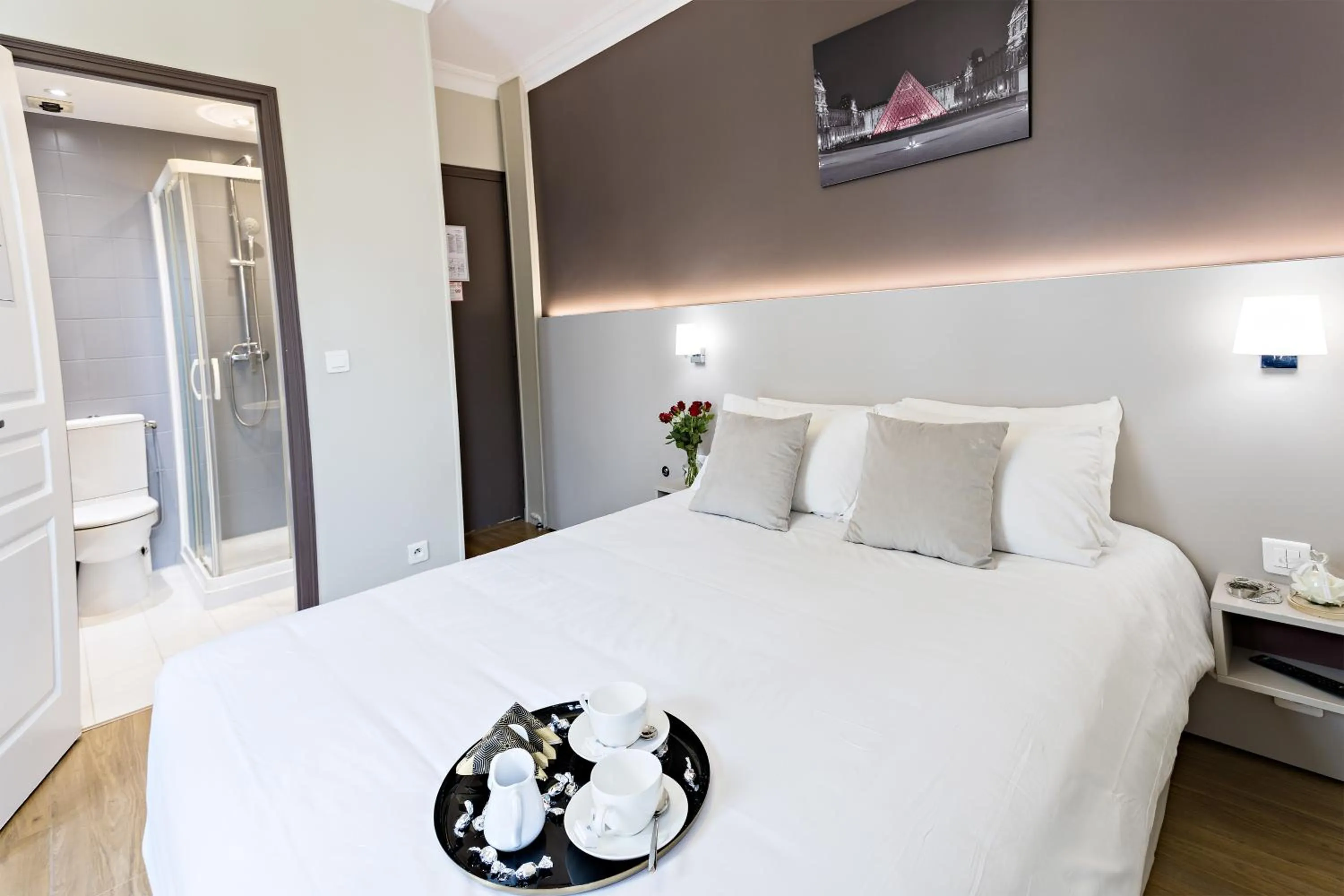 Quiet street view, Bed in Modern Hotel