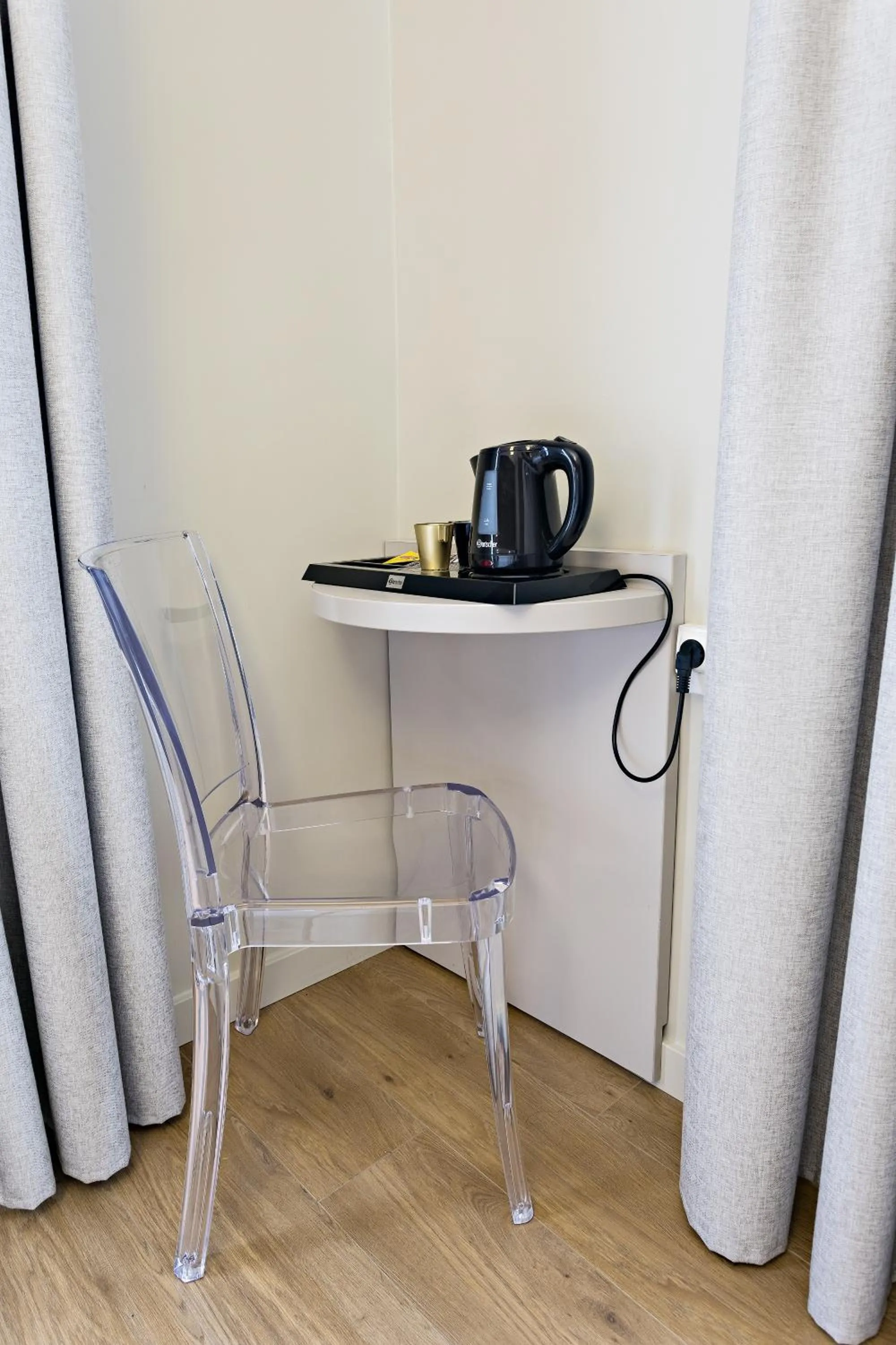 Coffee/tea facilities in Modern Hotel