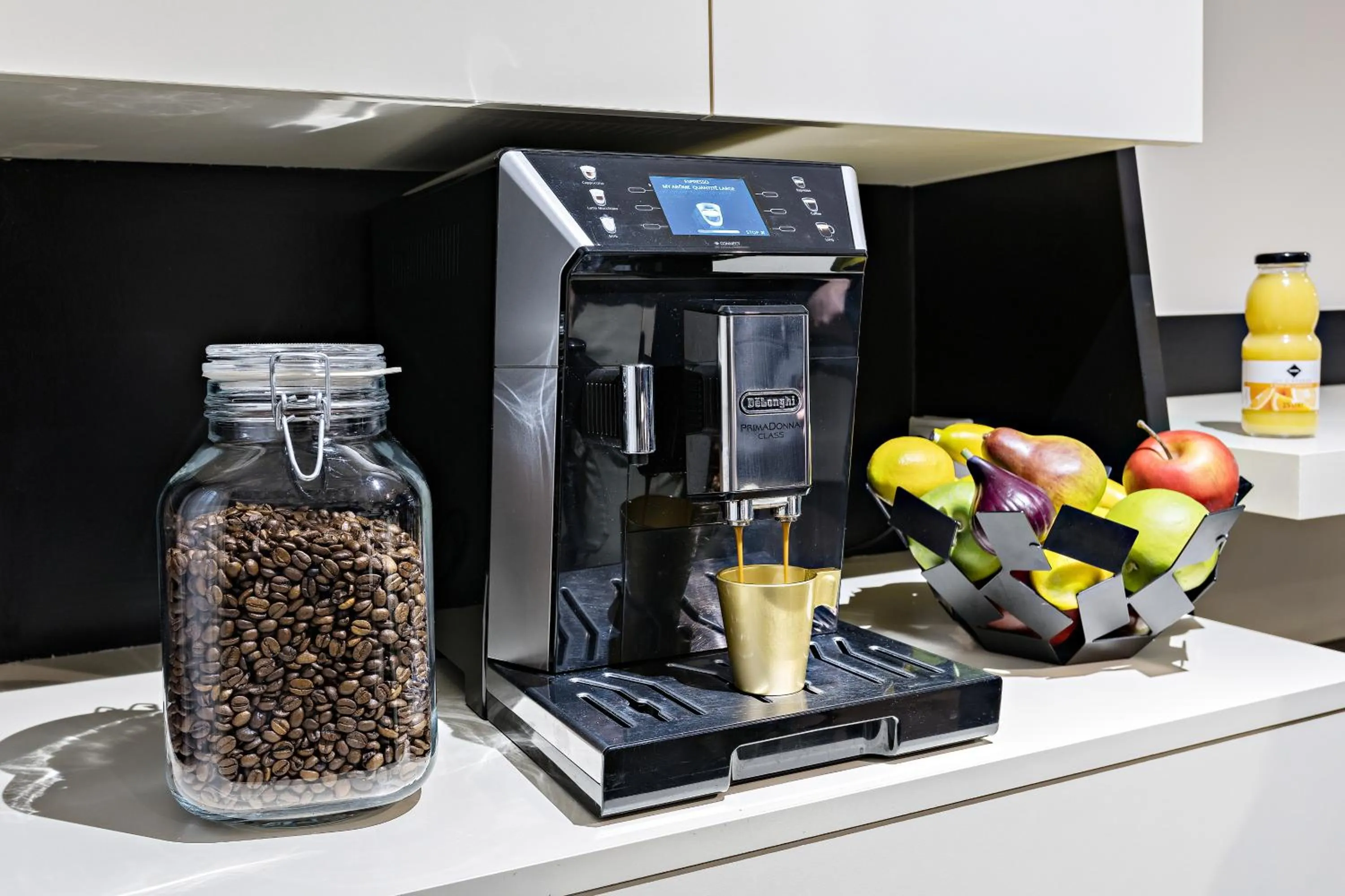 Coffee/tea facilities in Modern Hotel