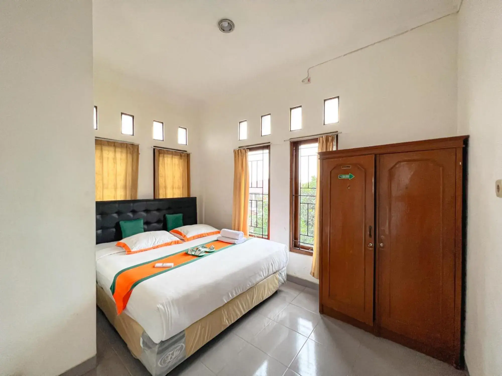 Two-Bedroom House in Homestay Syariah Jakal 3 Dekat UGM by Simply Homy Two-Bedroom House in Homestay Syariah Jakal 3 Dekat UGM by Simply Homy