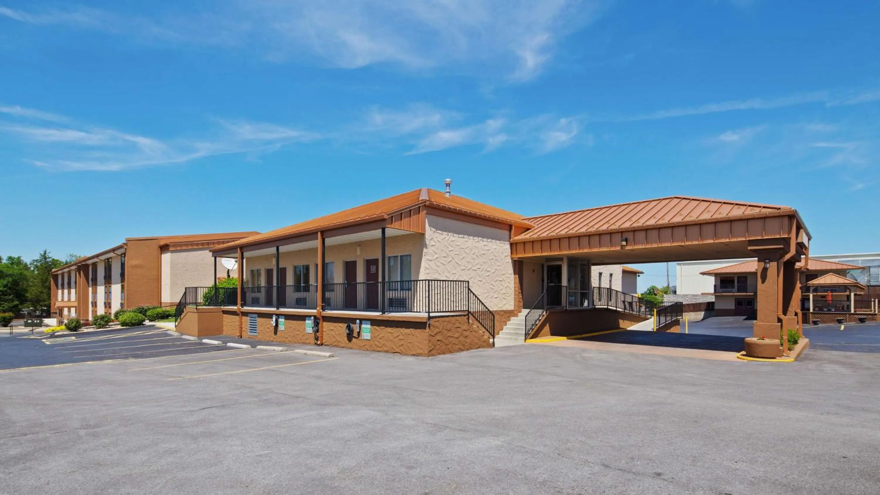 Property building in Best Western Center Pointe Inn