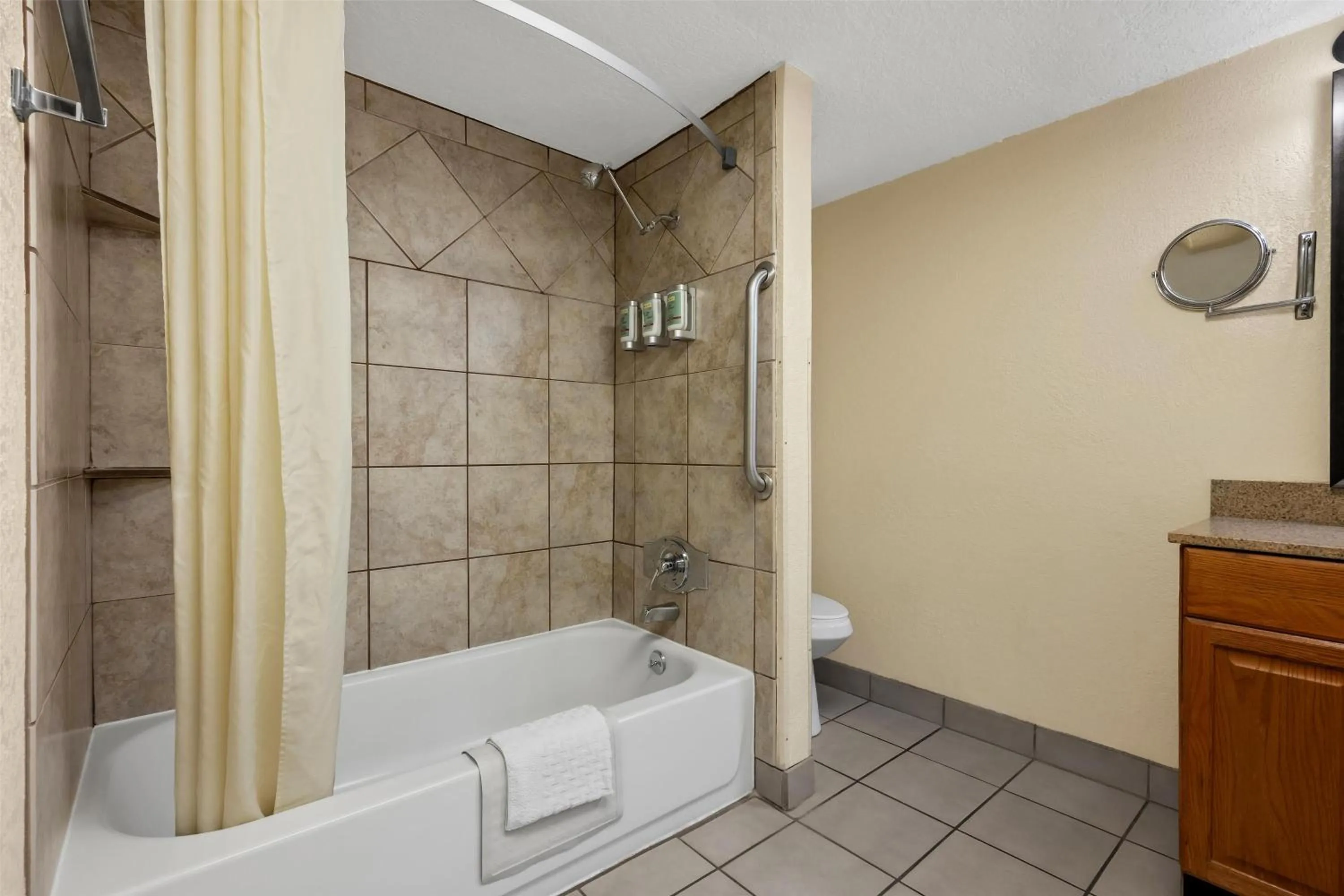 Bathroom in Best Western Center Pointe Inn