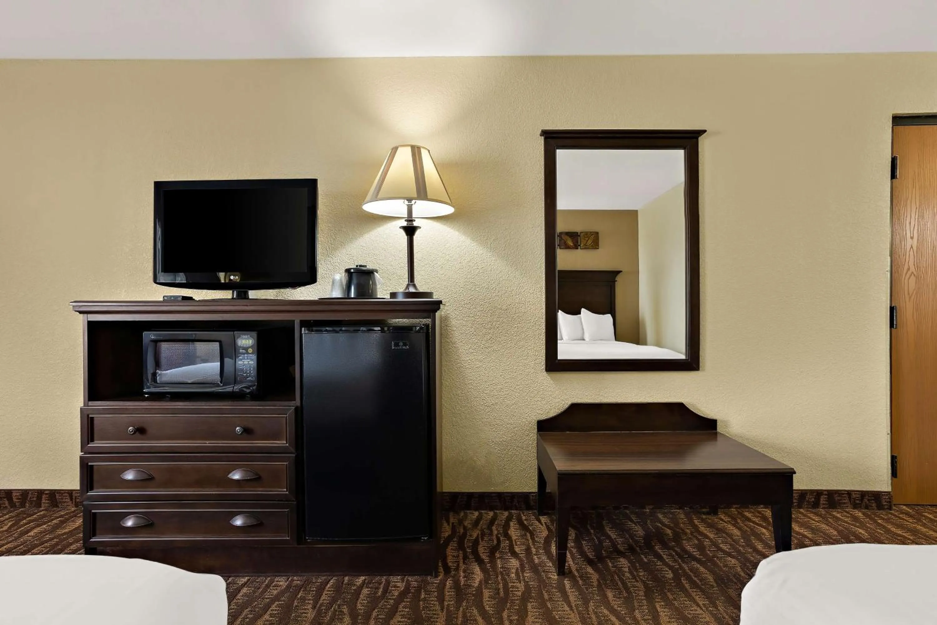 Bedroom in Best Western Center Pointe Inn