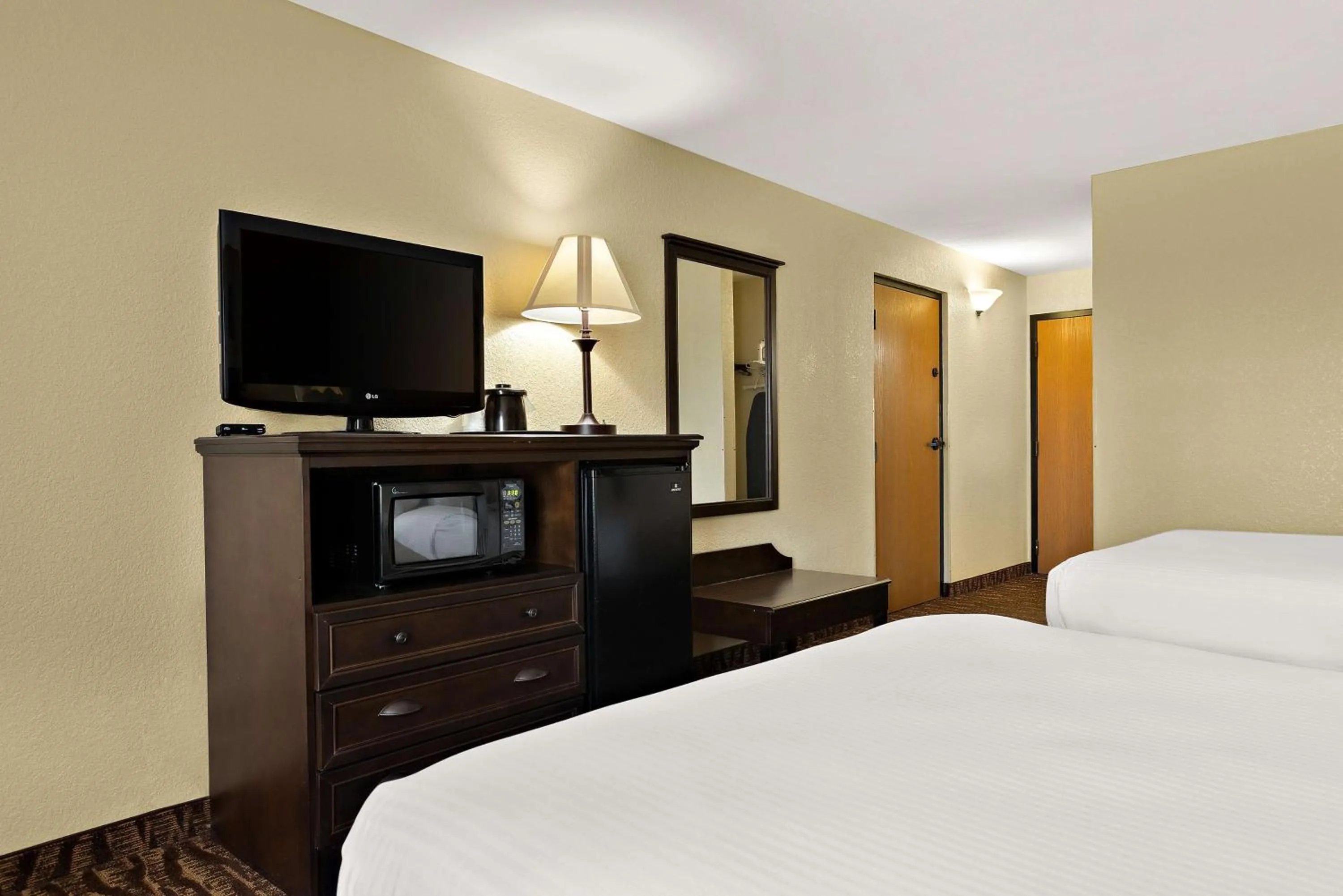 Bedroom, Bed in Best Western Center Pointe Inn