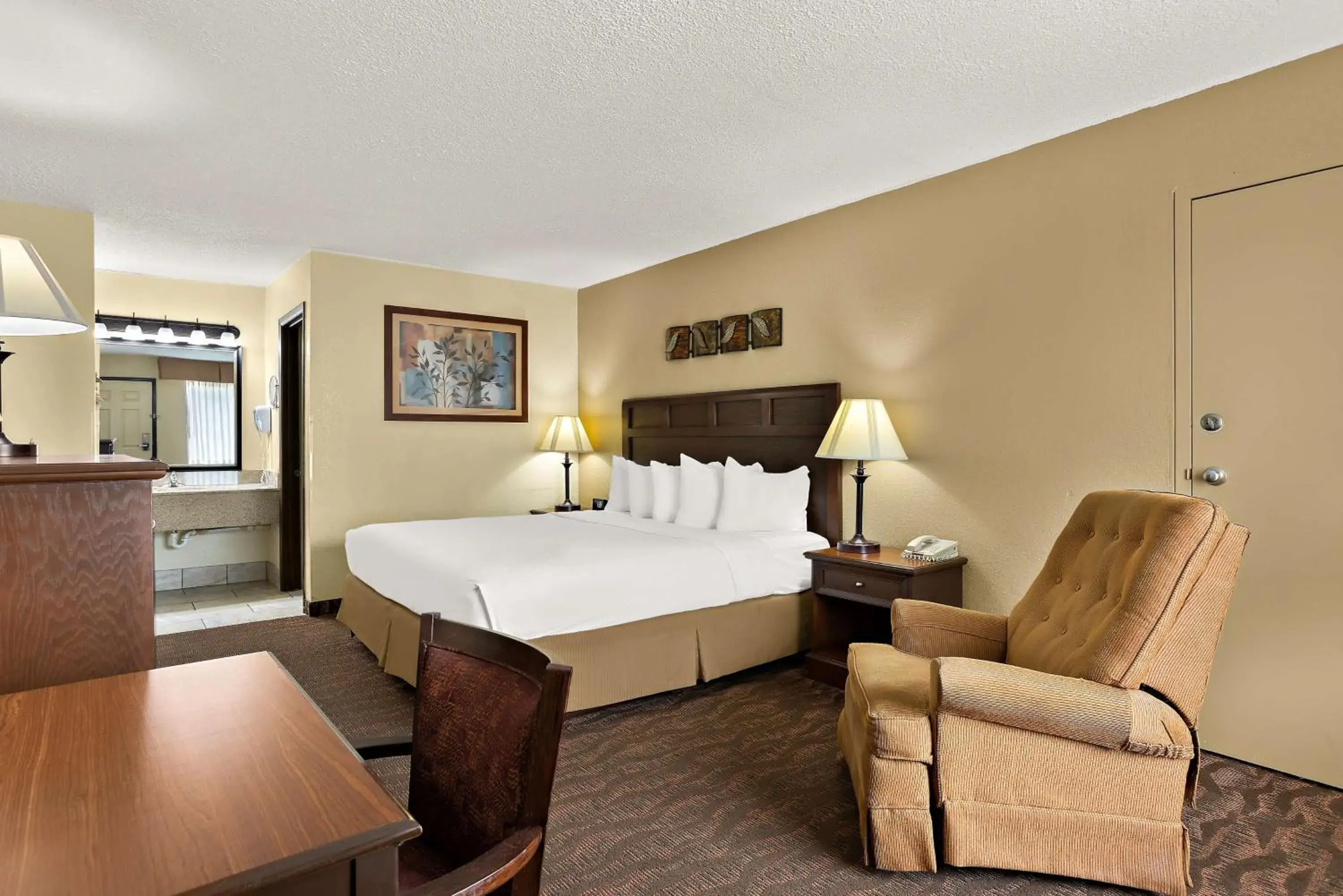 King Room with King Bed and Bath Tub - Disability Access/Non-Smoking in Best Western Center Pointe Inn King Room with King Bed and Bath Tub - Disability Access/Non-Smoking in Best Western Center Pointe Inn