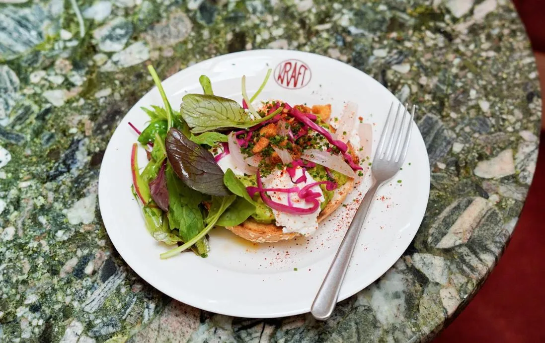 Restaurant/places to eat in Kraft Hotel