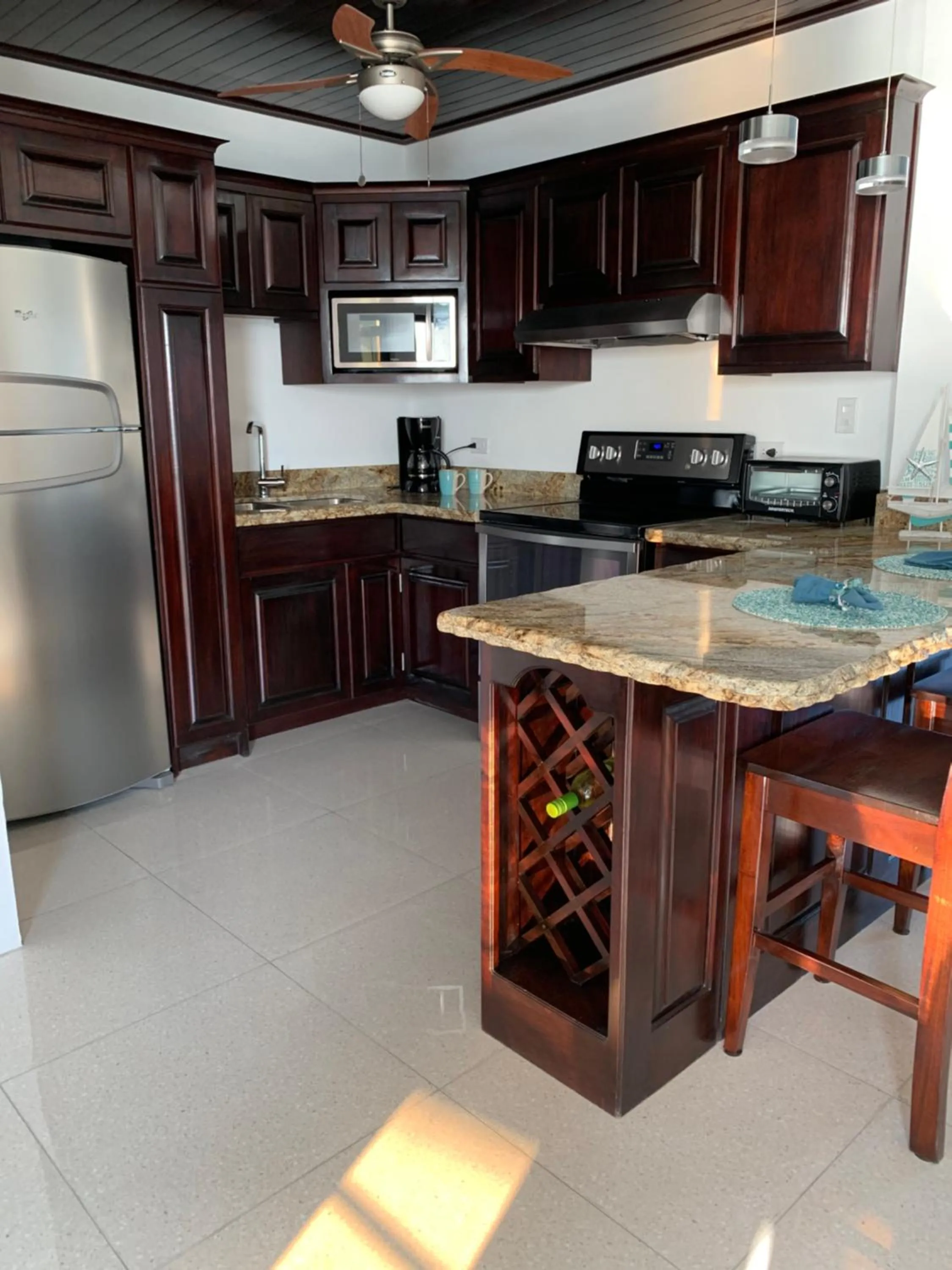 Kitchen or kitchenette in Bay Towers