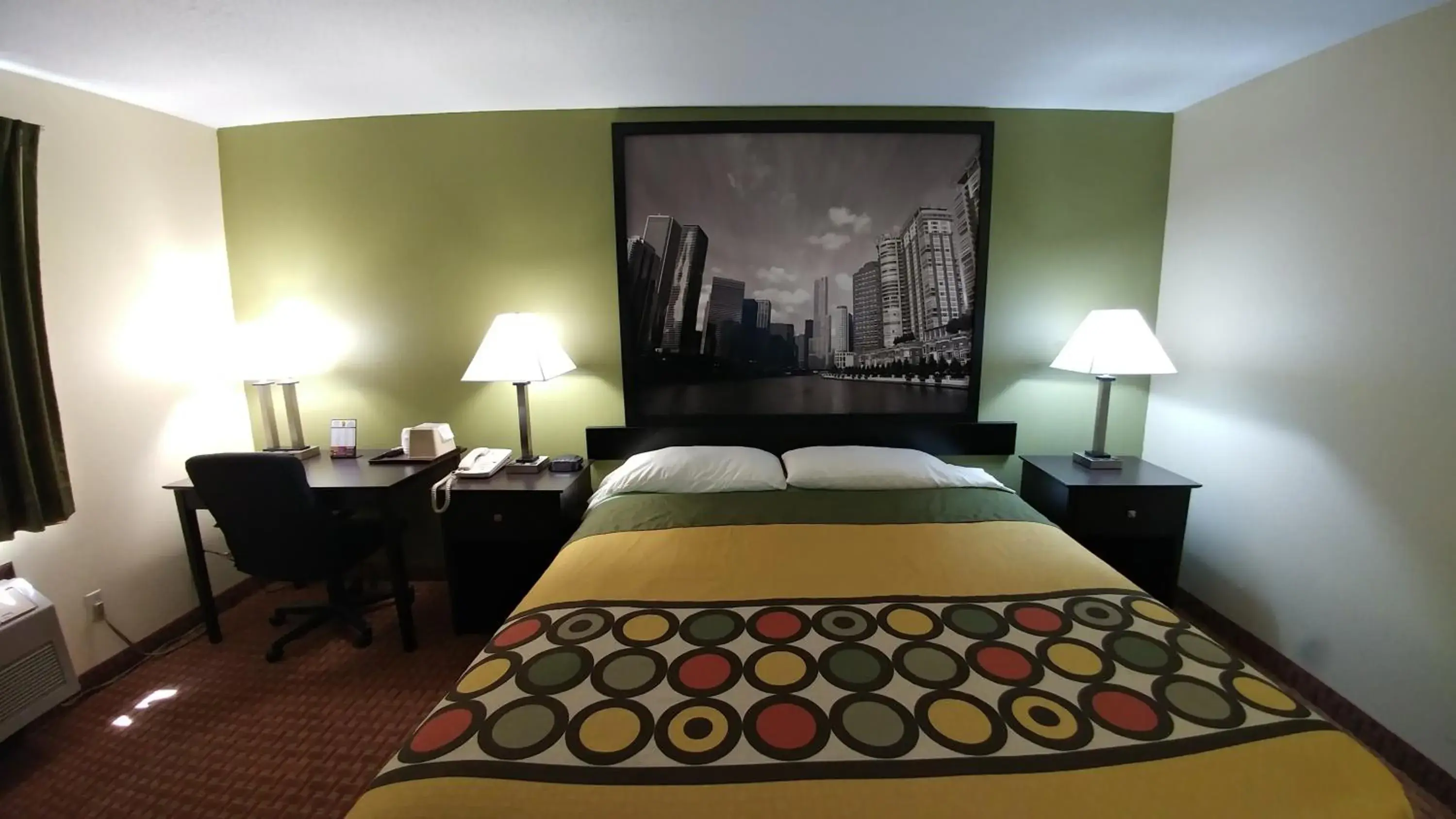 Queen Room - Non-Smoking in Super 8 by Wyndham DeKalb IL Queen Room - Non-Smoking in Super 8 by Wyndham DeKalb IL