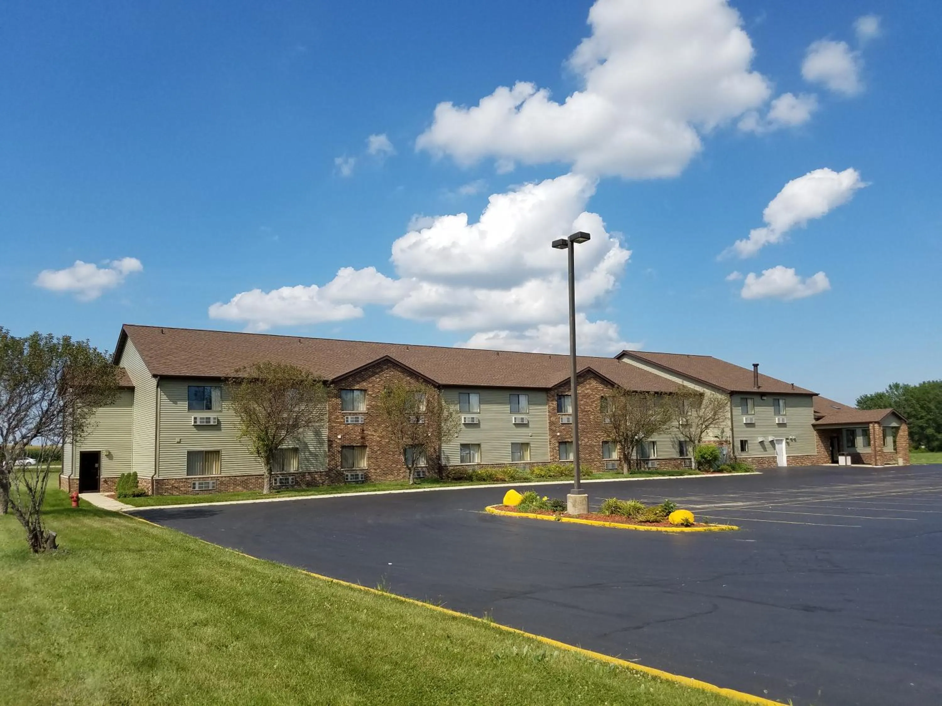 Natural landscape in Super 8 by Wyndham DeKalb IL