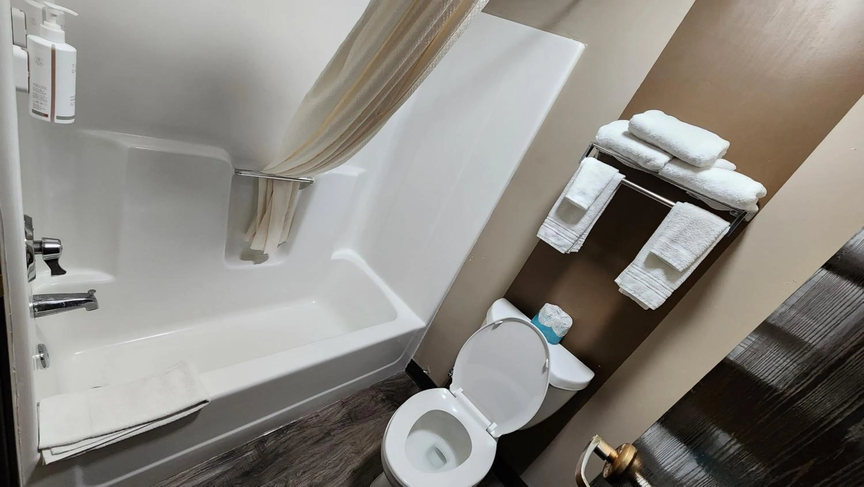 Super 8 by Wyndham Salina I-70