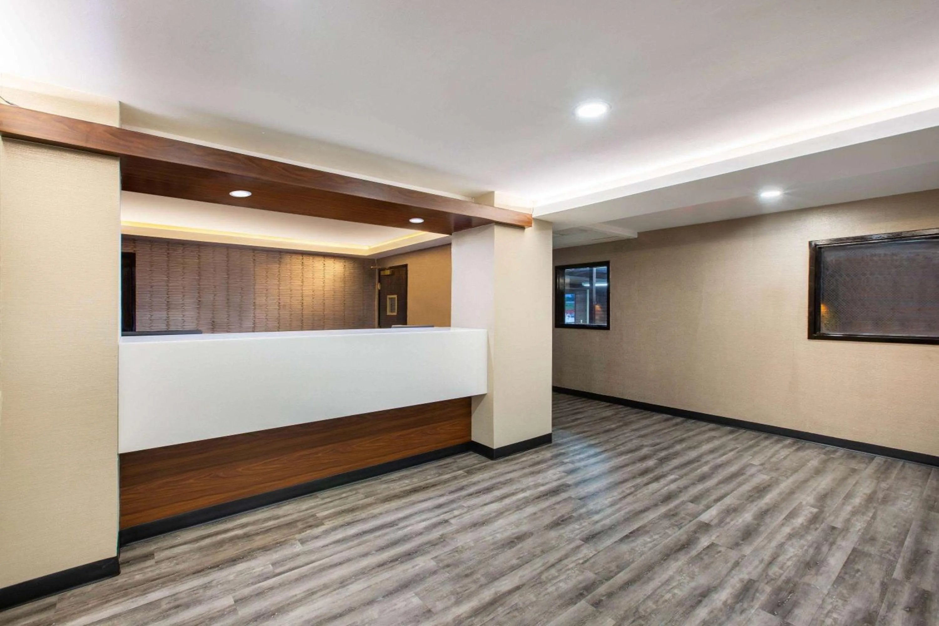 Lobby or reception in Super 8 by Wyndham Salina I-70