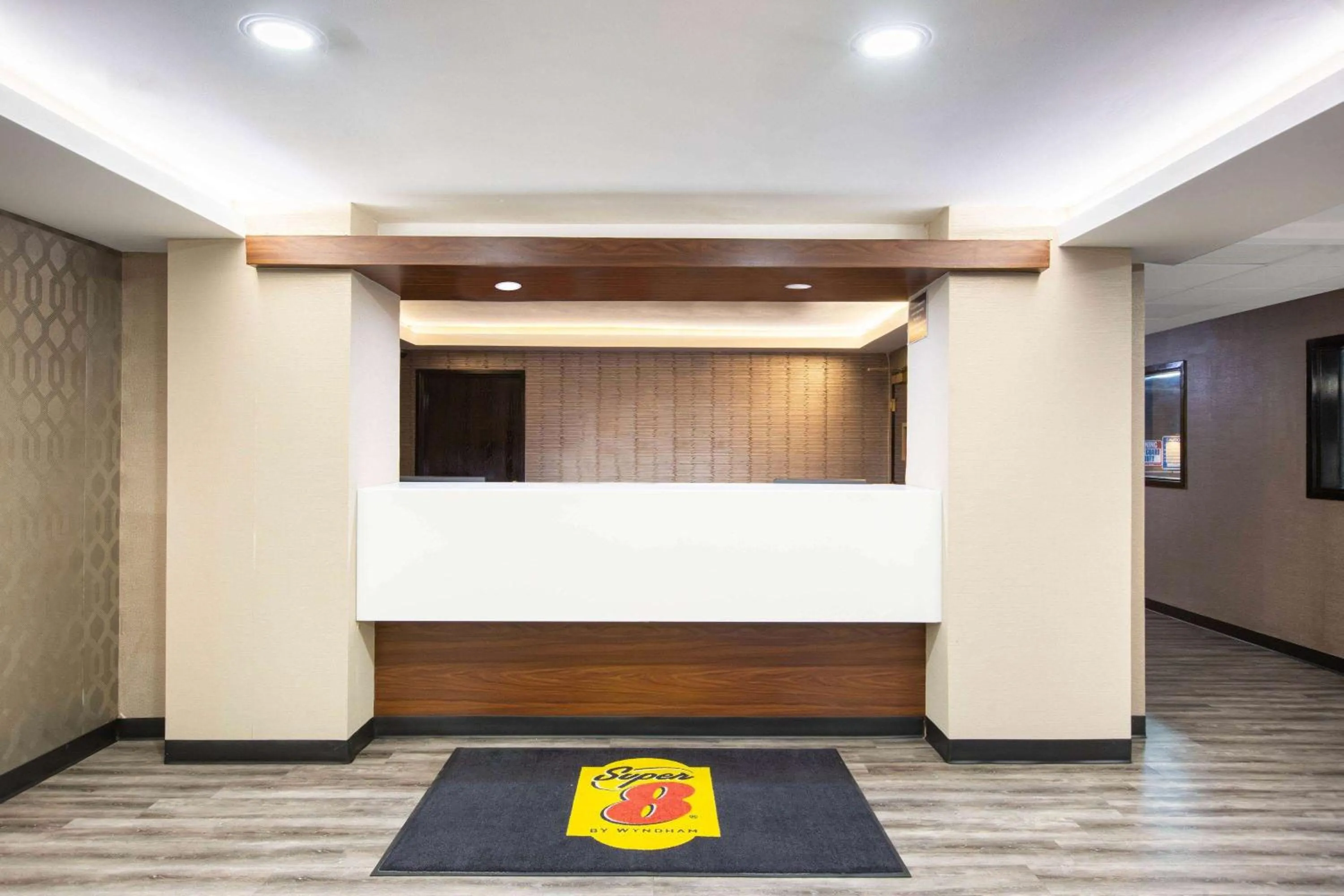 Lobby or reception in Super 8 by Wyndham Salina I-70