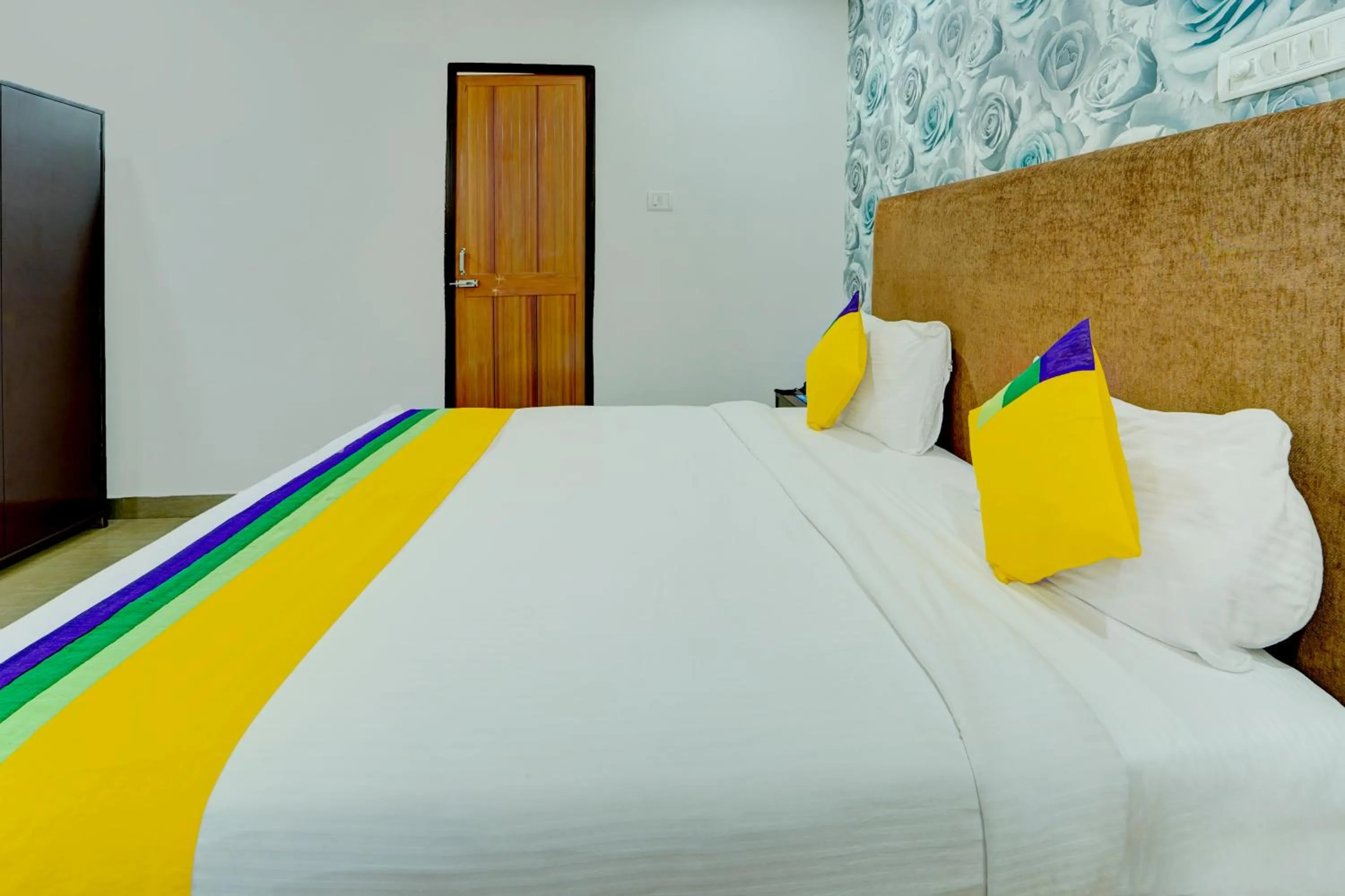 Bedroom, Bed in Itsy Hotels Buddha Inn