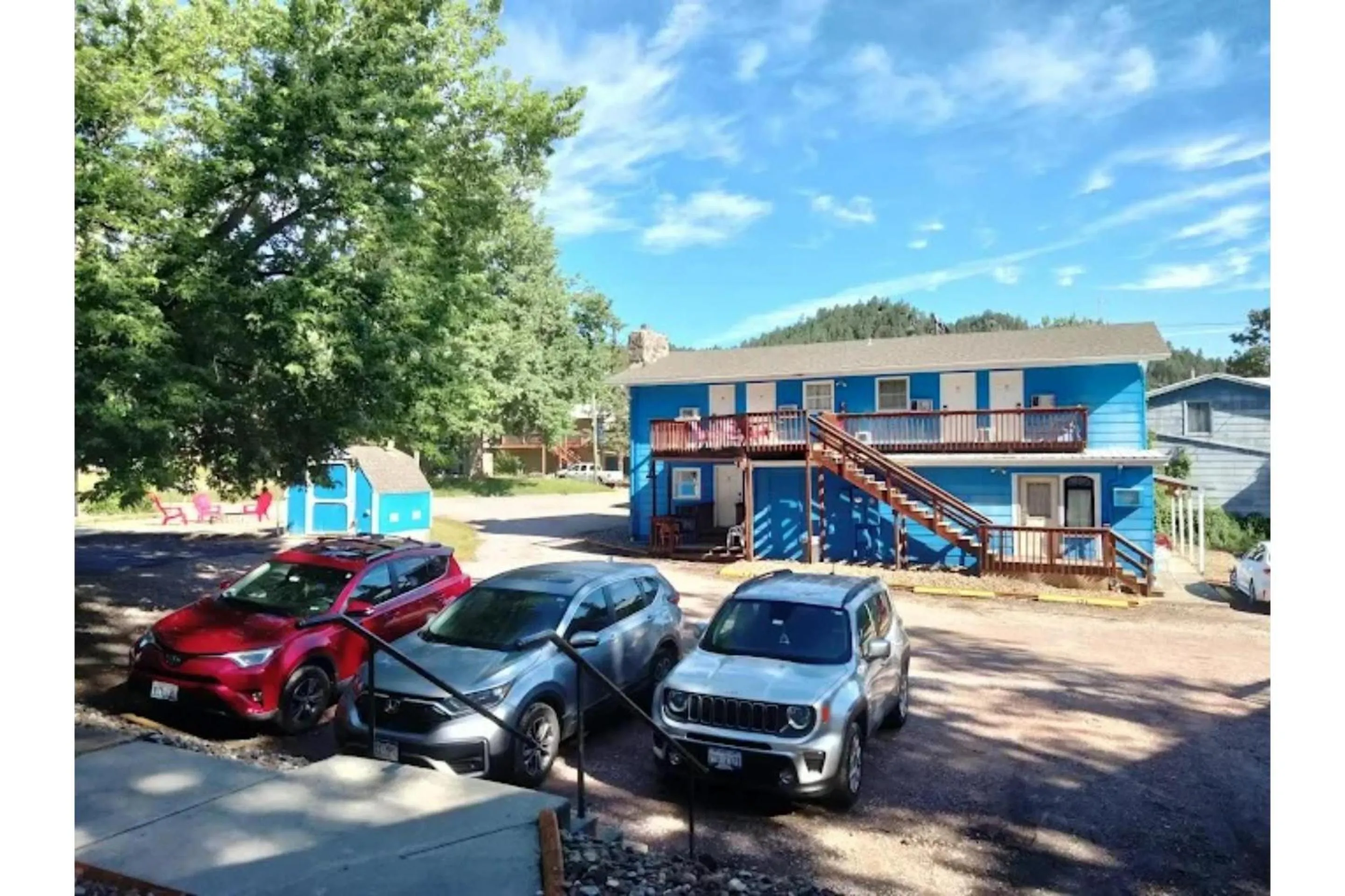 Parking in The Brookside Motel by Belvilla Keystone Near Mt Rushmore