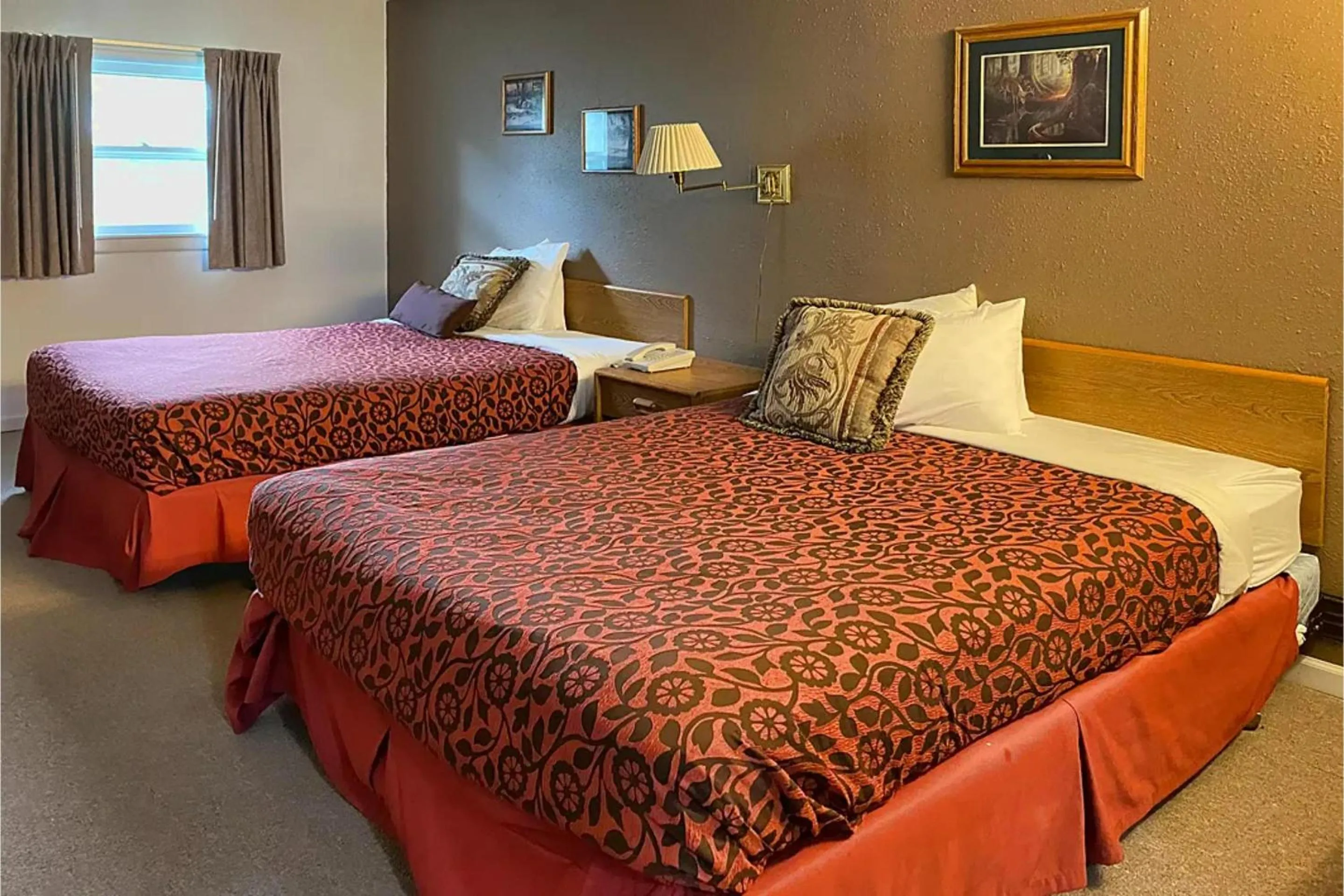 Bedroom in The Brookside Motel by Belvilla Keystone Near Mt Rushmore