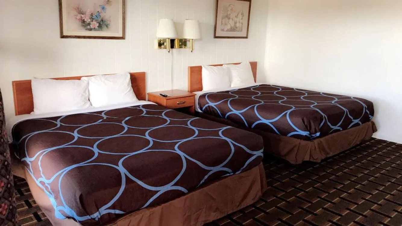 Bed in Village Inn Salina