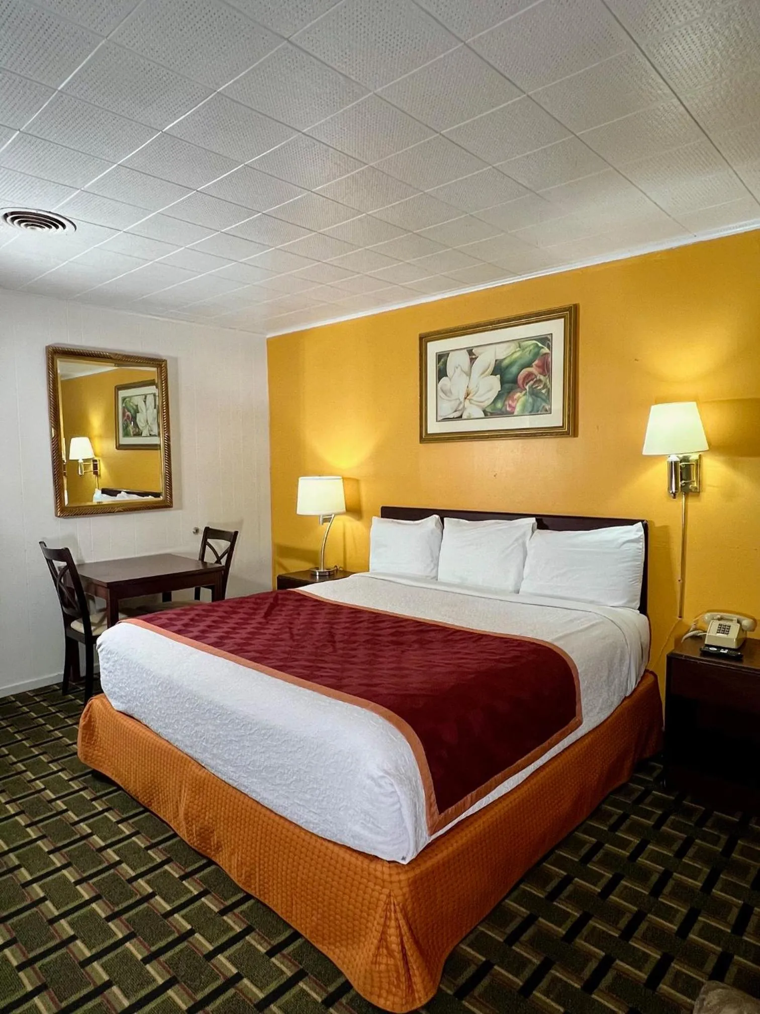 Bed in Village Inn Salina