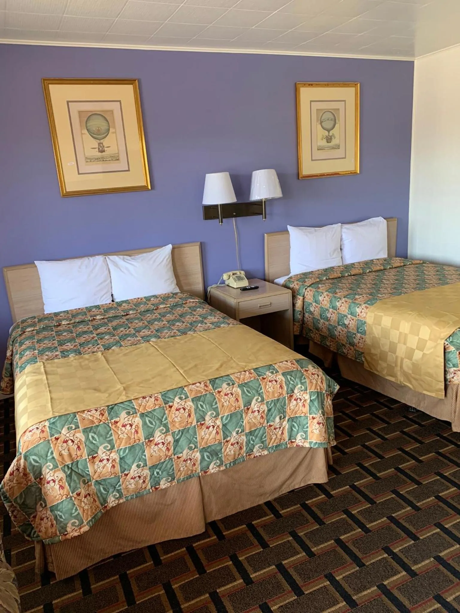 Bed in Village Inn Salina