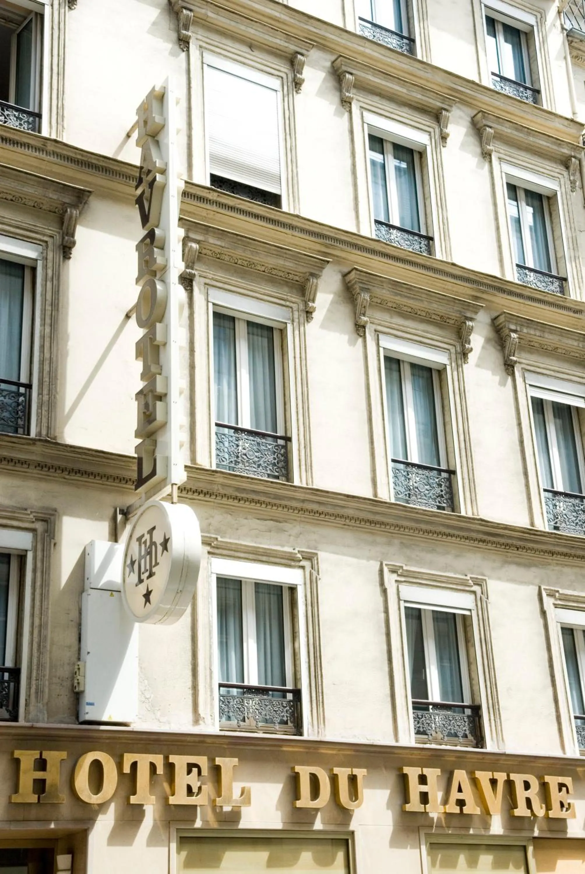 Facade/entrance in Grand Hôtel du Havre