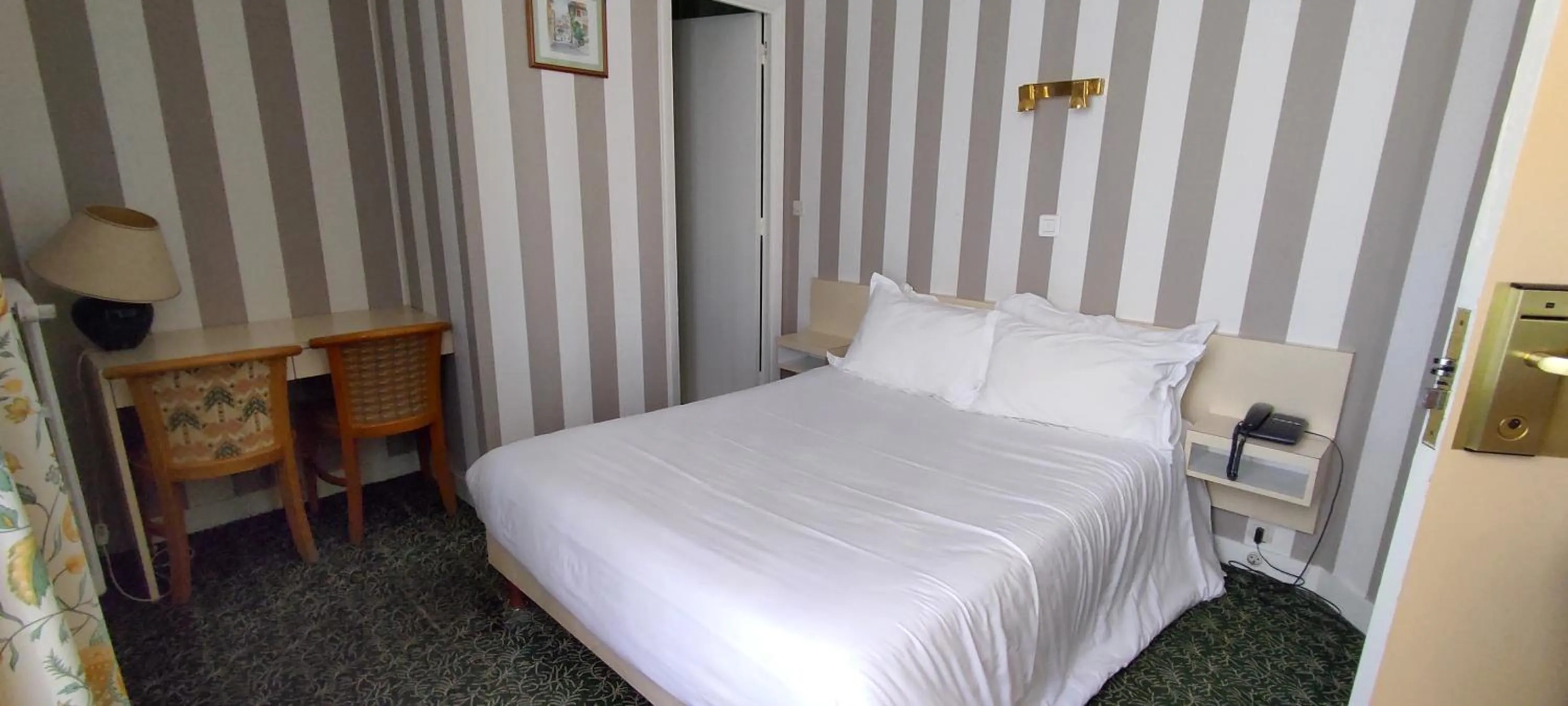 Bed in Grand Hôtel du Havre