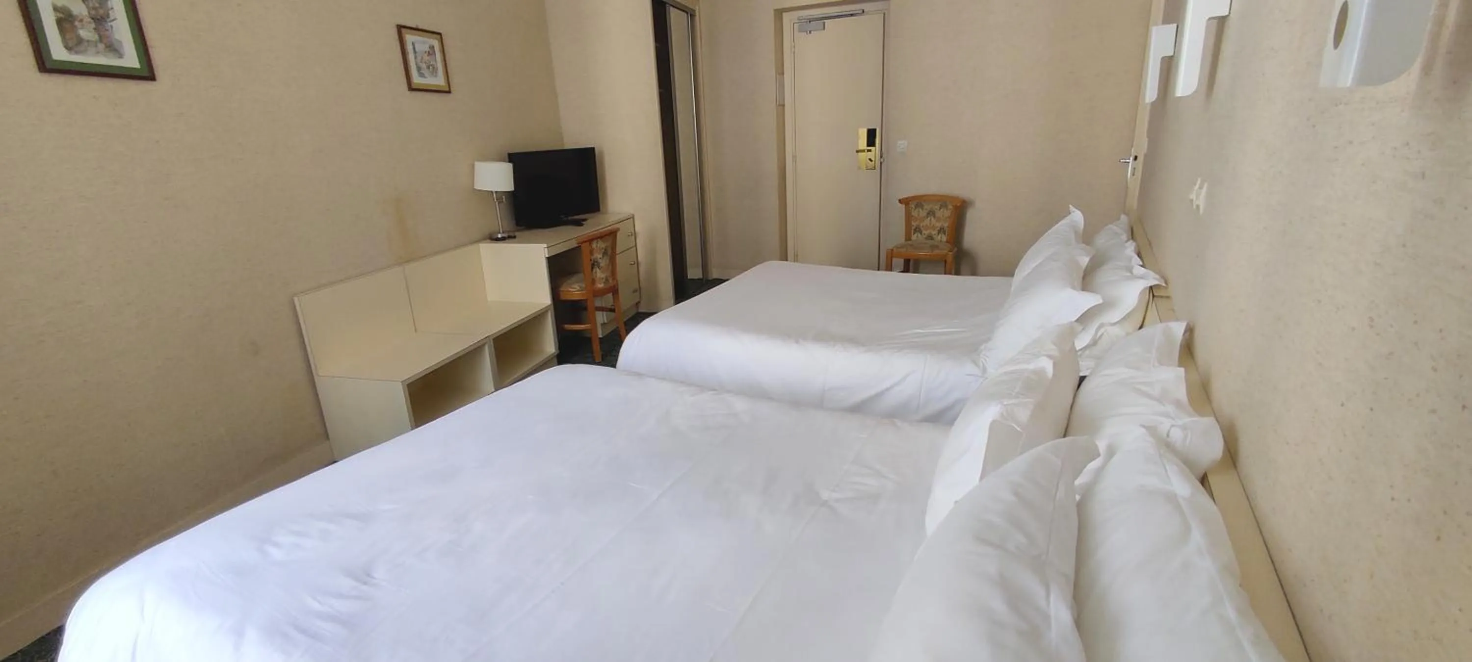 Bed in Grand Hôtel du Havre