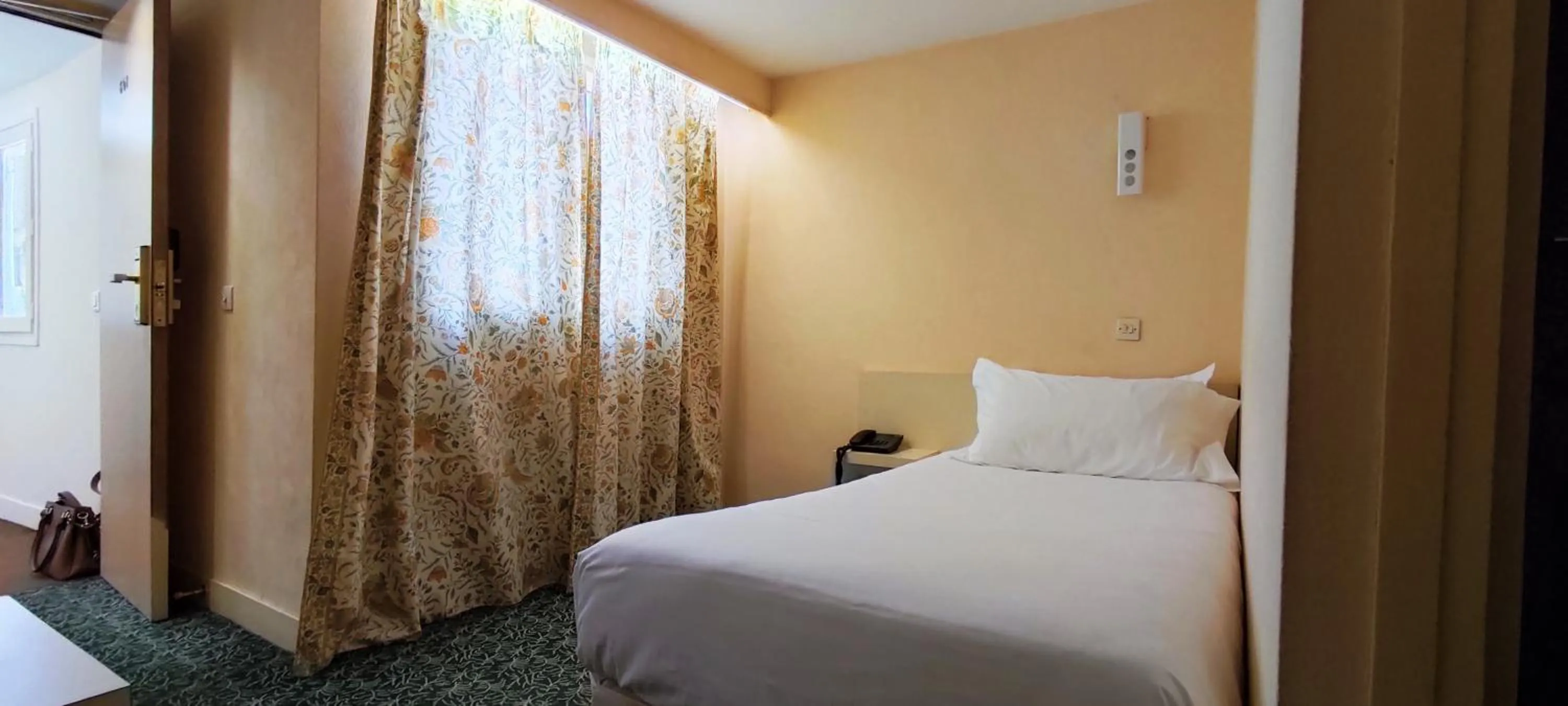 Bed in Grand Hôtel du Havre