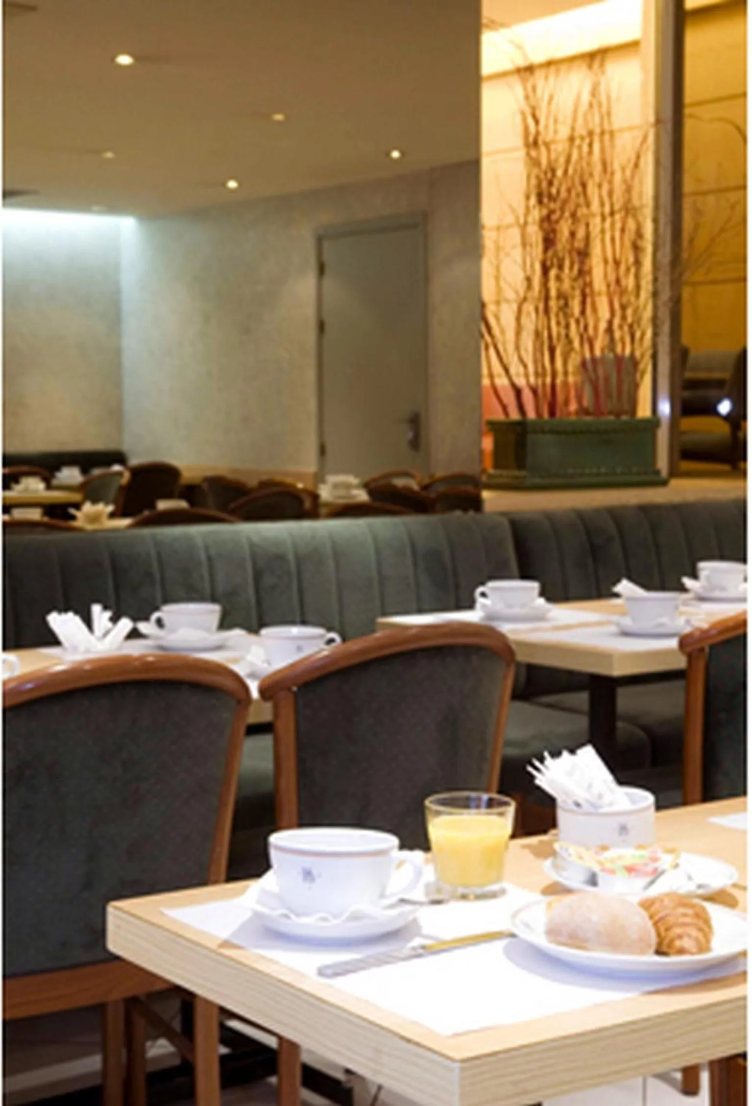 Restaurant/places to eat in Grand Hôtel du Havre