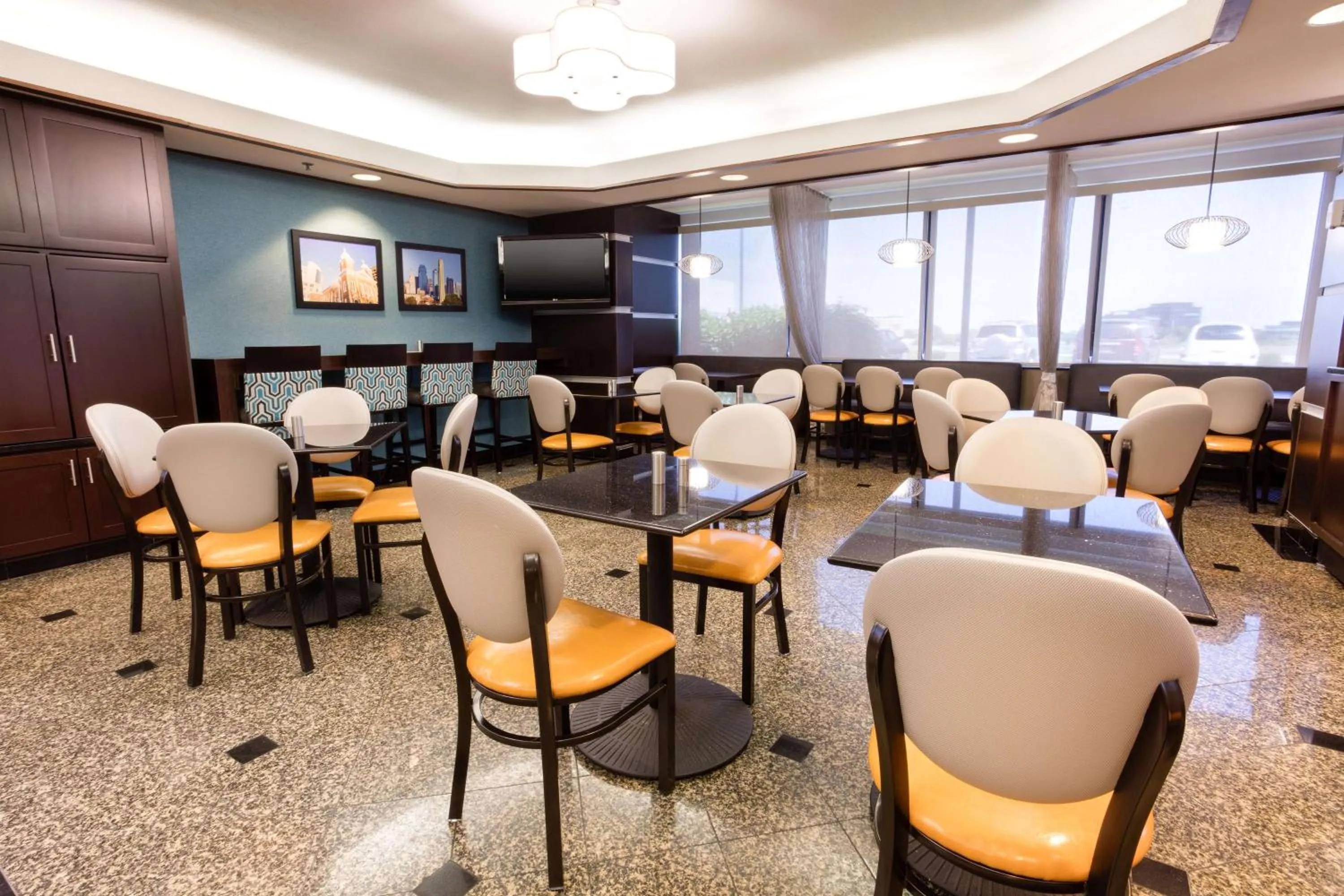 Restaurant/places to eat in Drury Inn & Suites Kansas City Airport