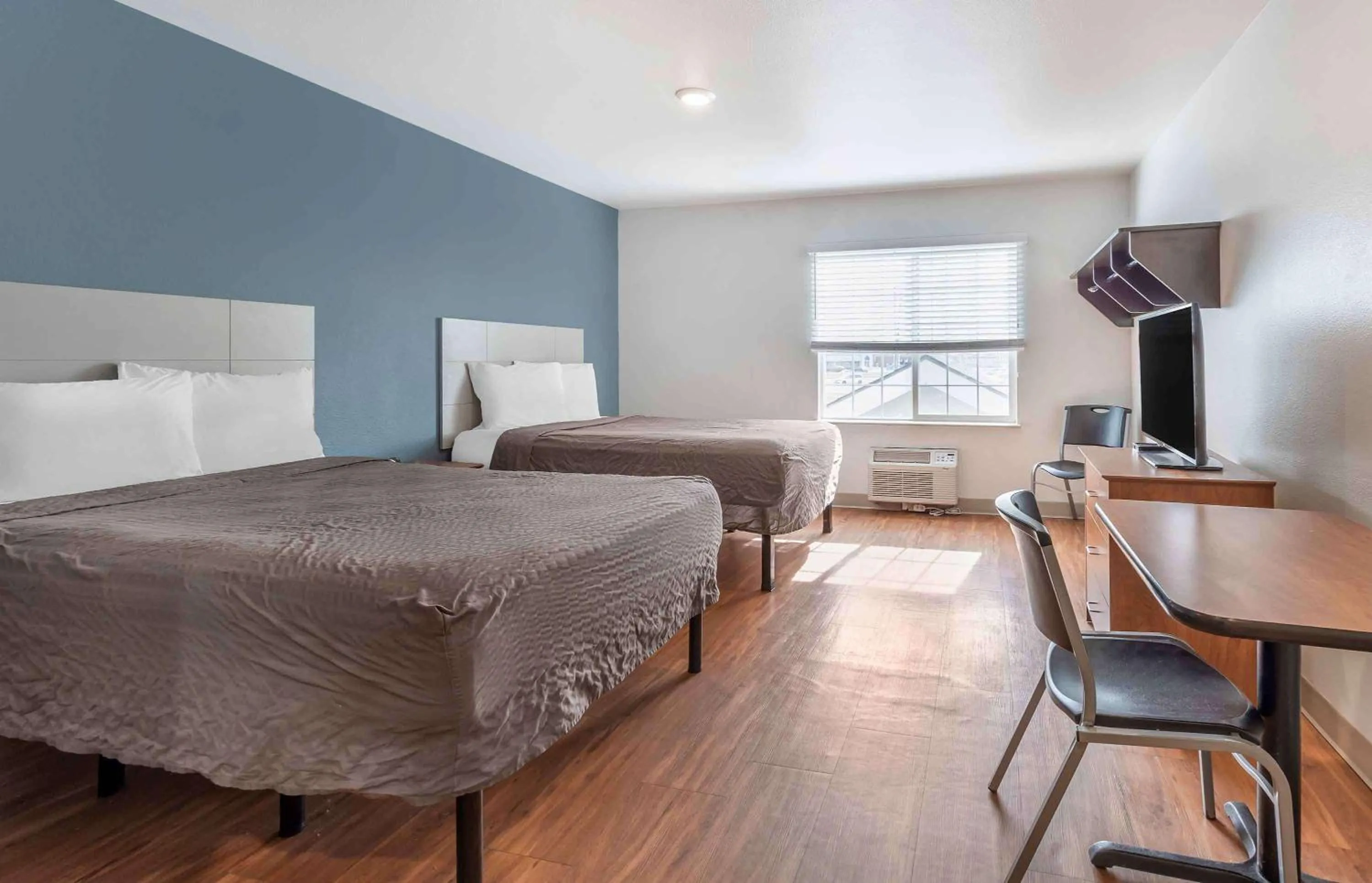 Bedroom, Bed in Extended Stay America Select Suites - Wichita - South