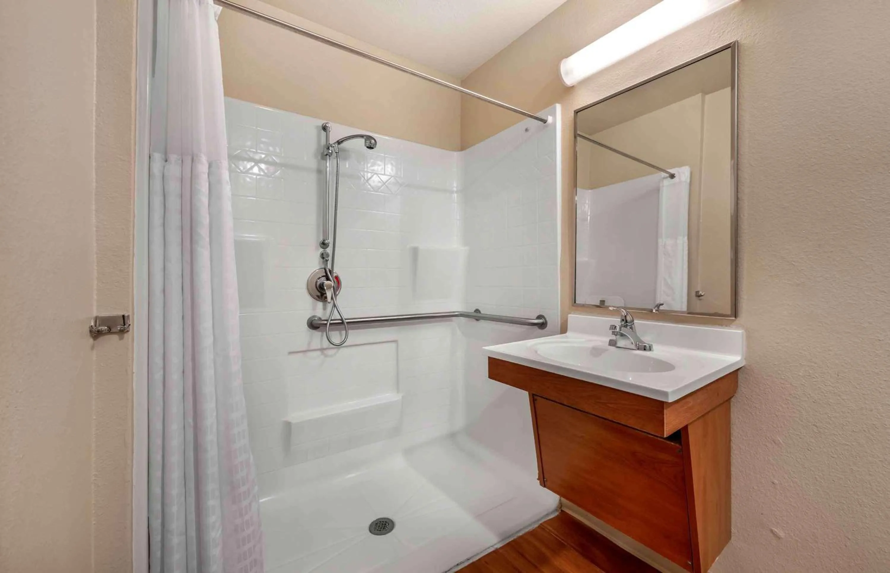 Bathroom in Extended Stay America Select Suites - Wichita - South
