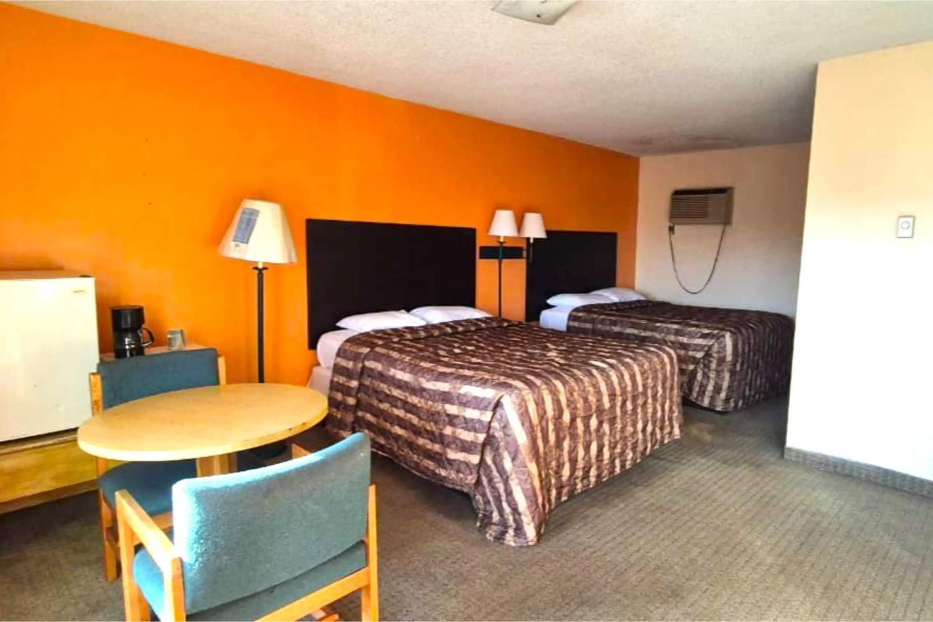 Bedroom in Canton Inn By OYO