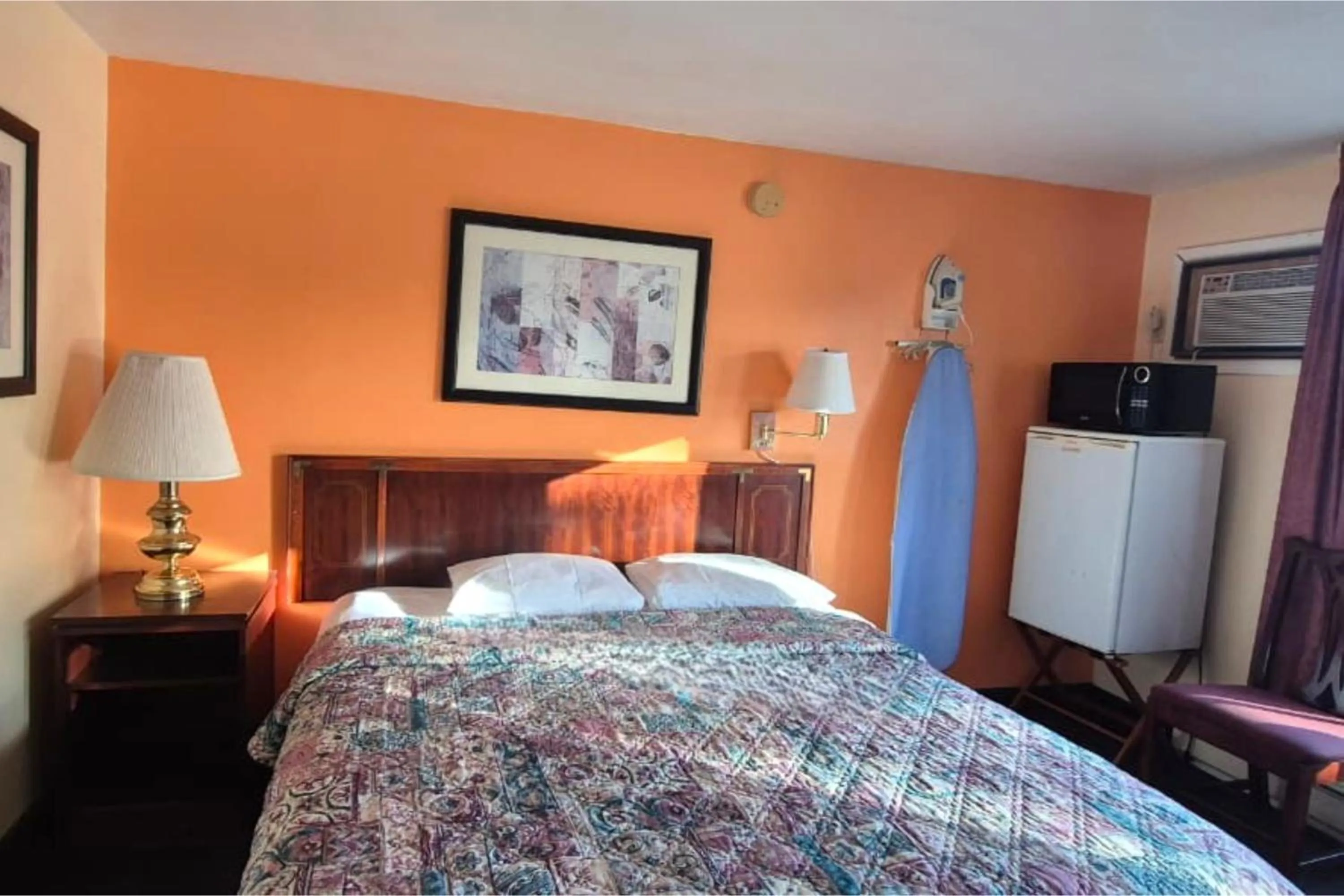 Bedroom in Canton Inn By OYO