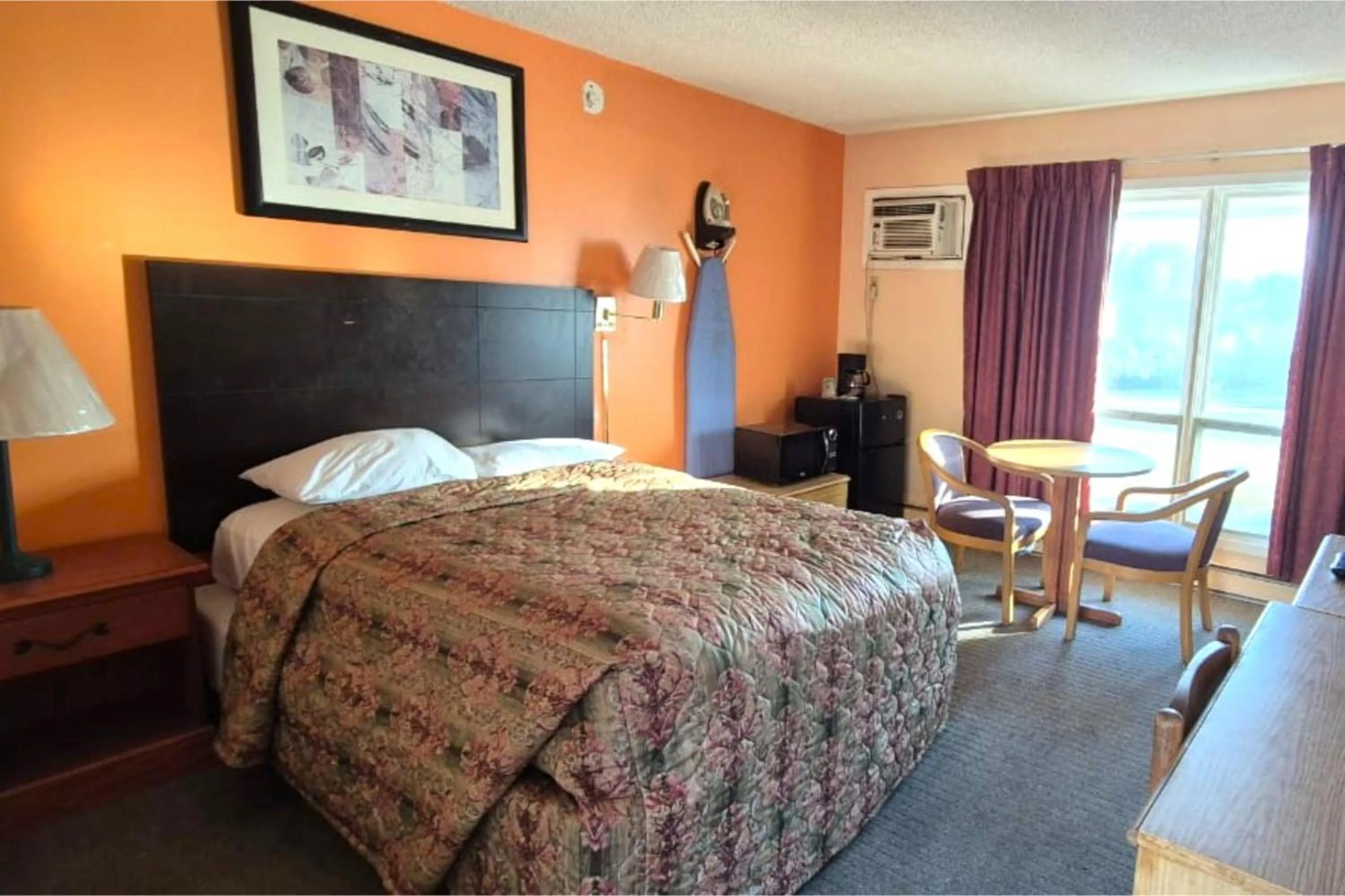 Bedroom in Canton Inn By OYO