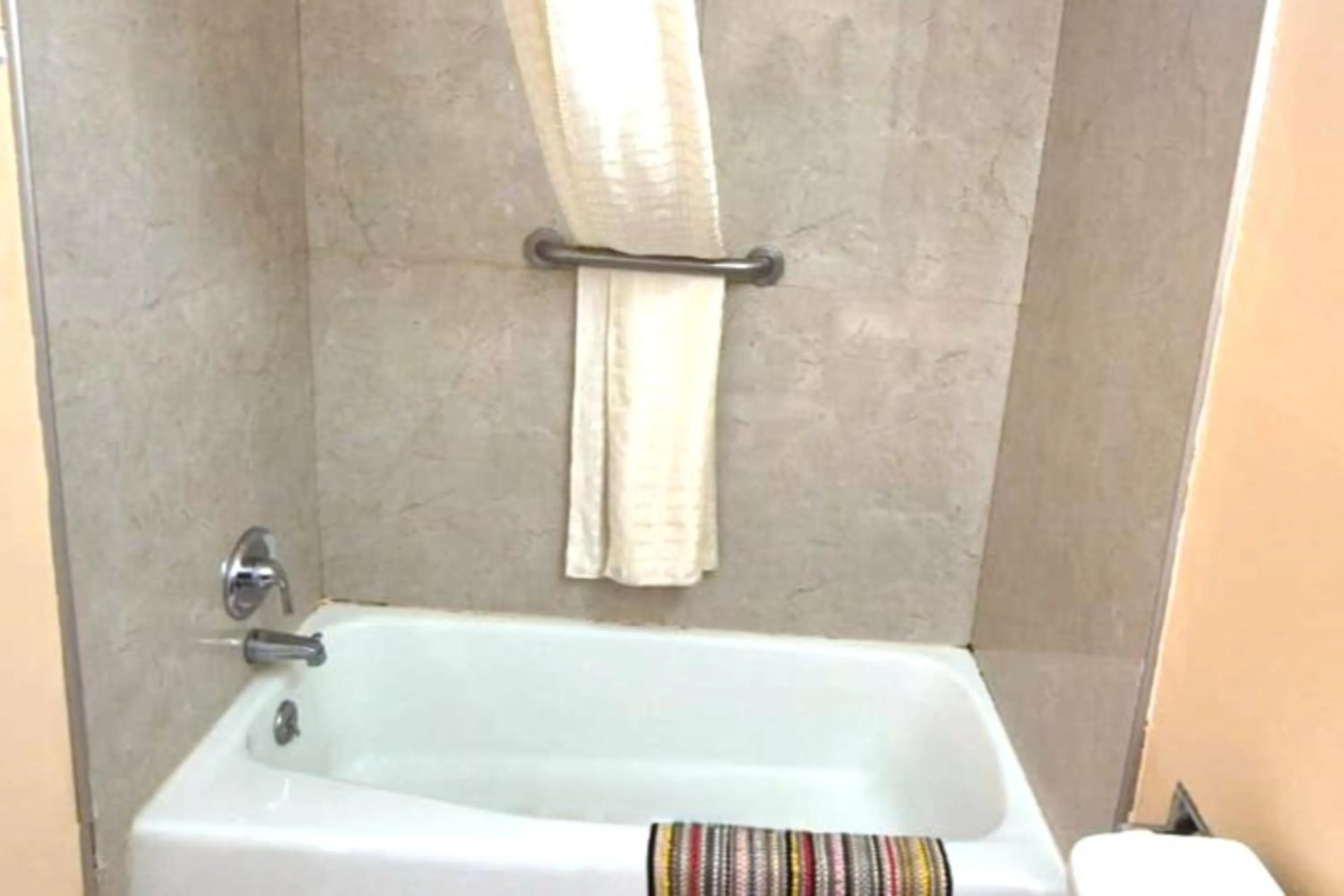 Bath in Canton Inn By OYO