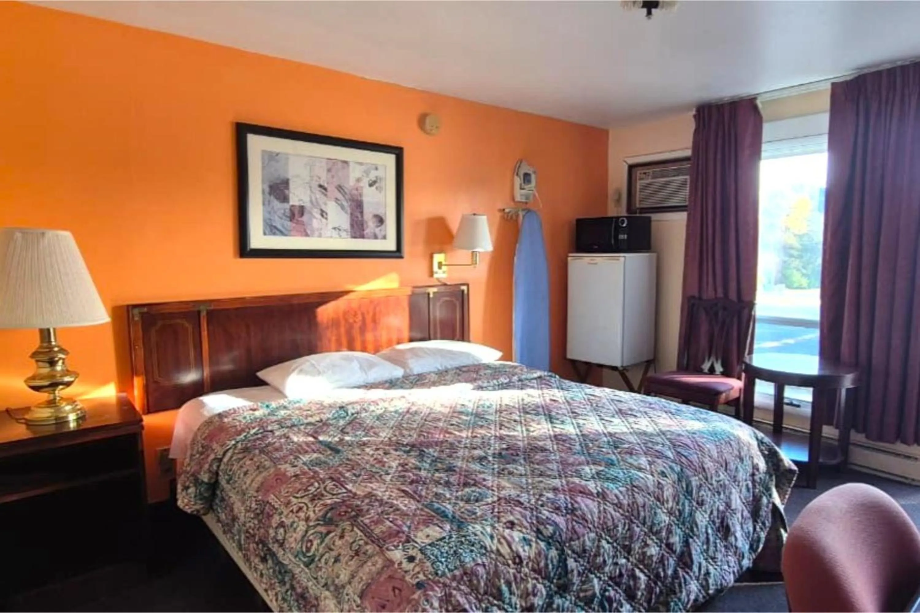 Bedroom in Canton Inn By OYO