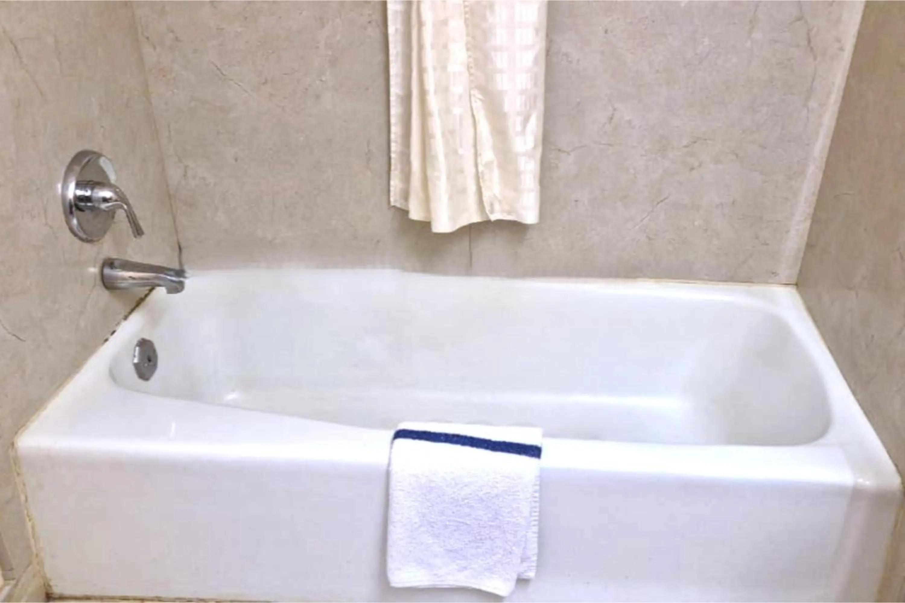 Bath in Canton Inn By OYO