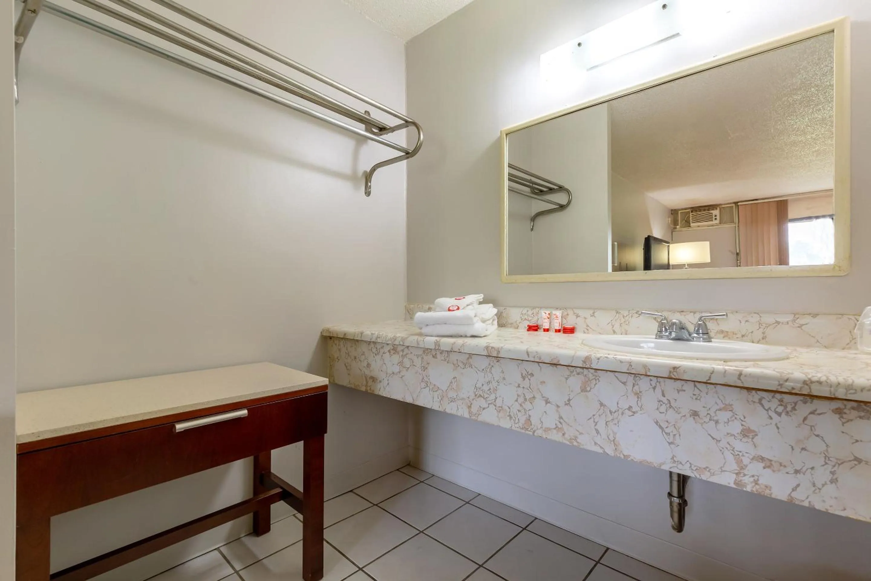 Bathroom in Americas Best Value Inn Rockford