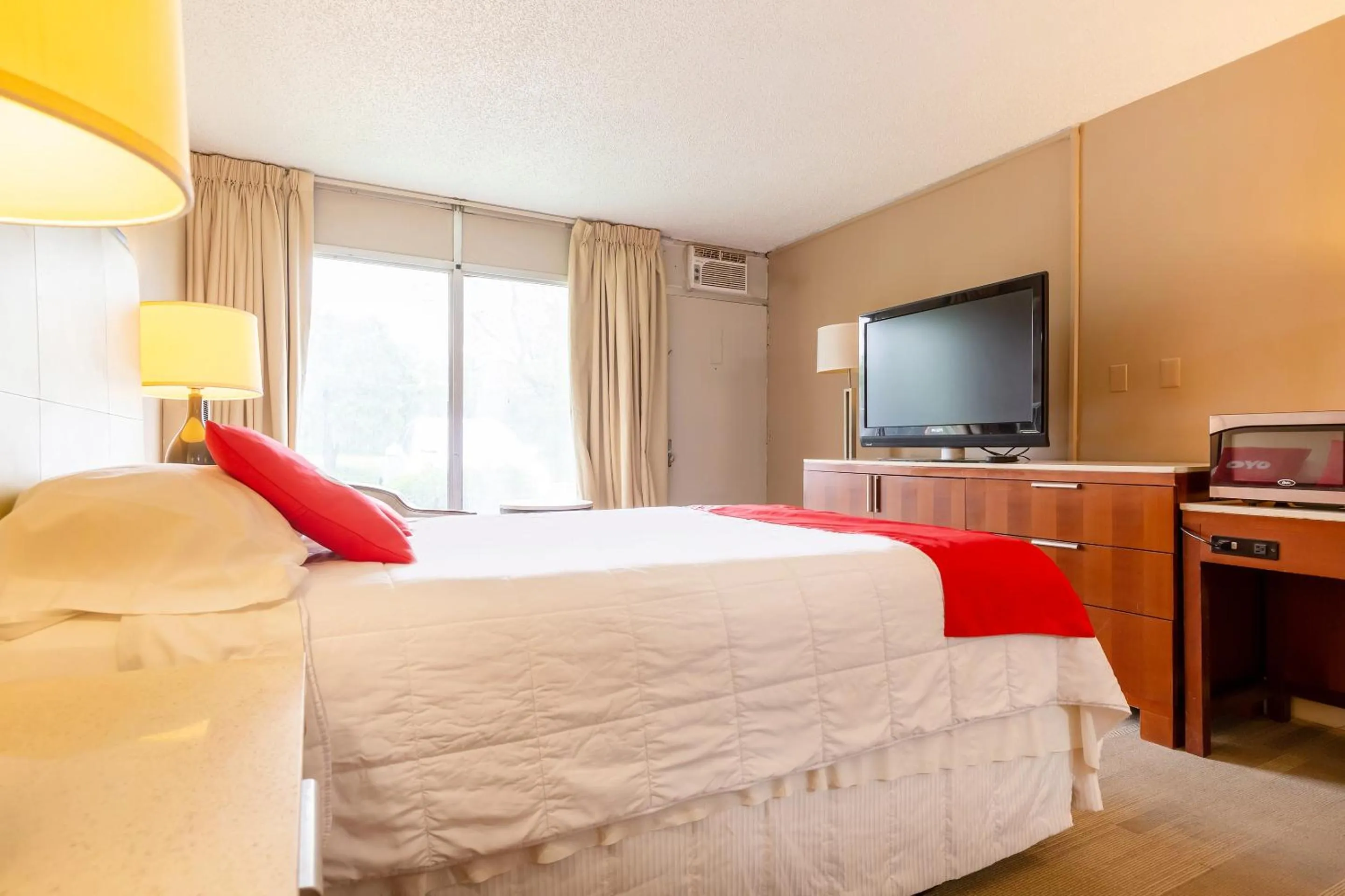 Bedroom in Americas Best Value Inn Rockford