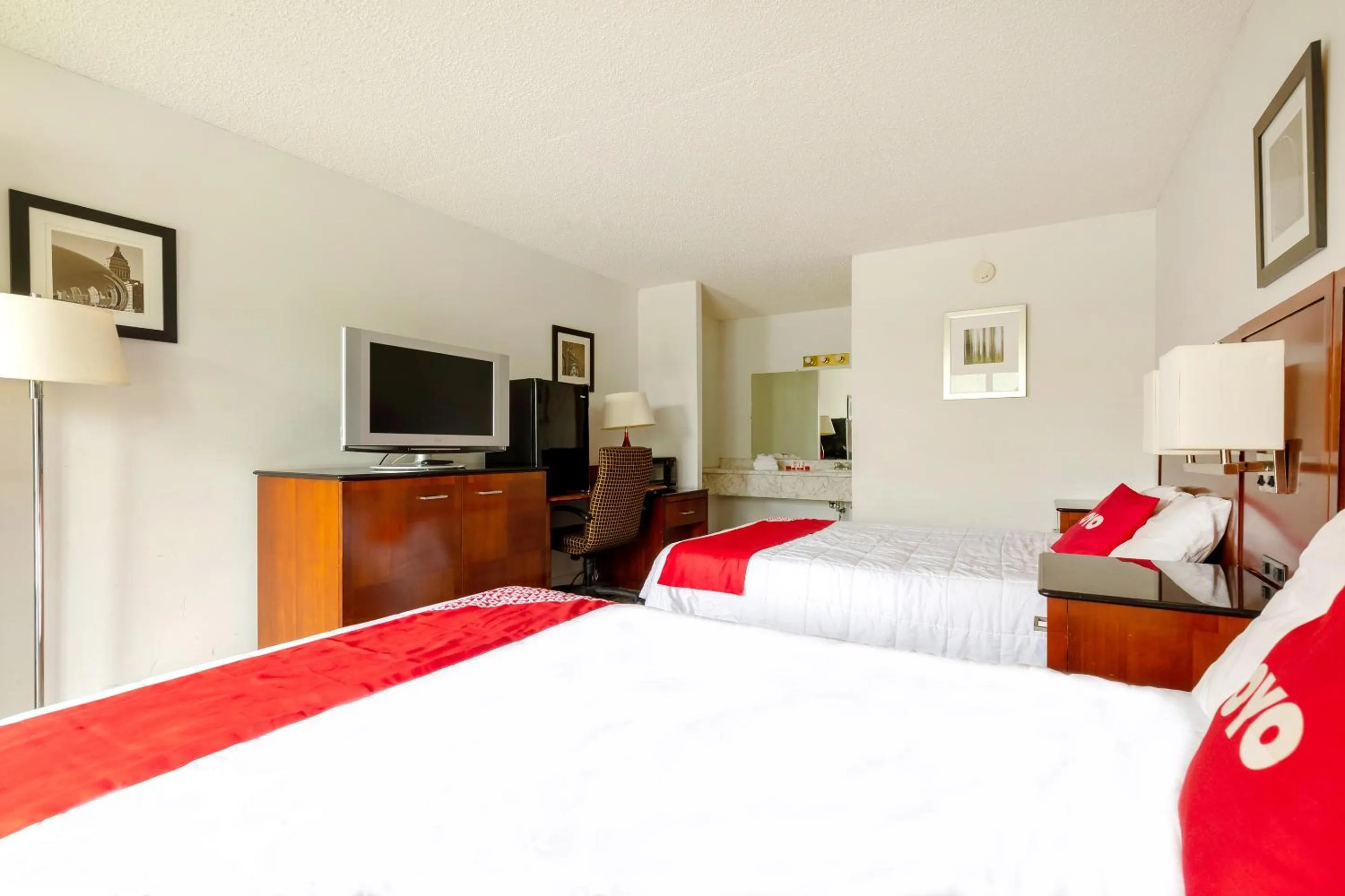 Bedroom in Americas Best Value Inn Rockford