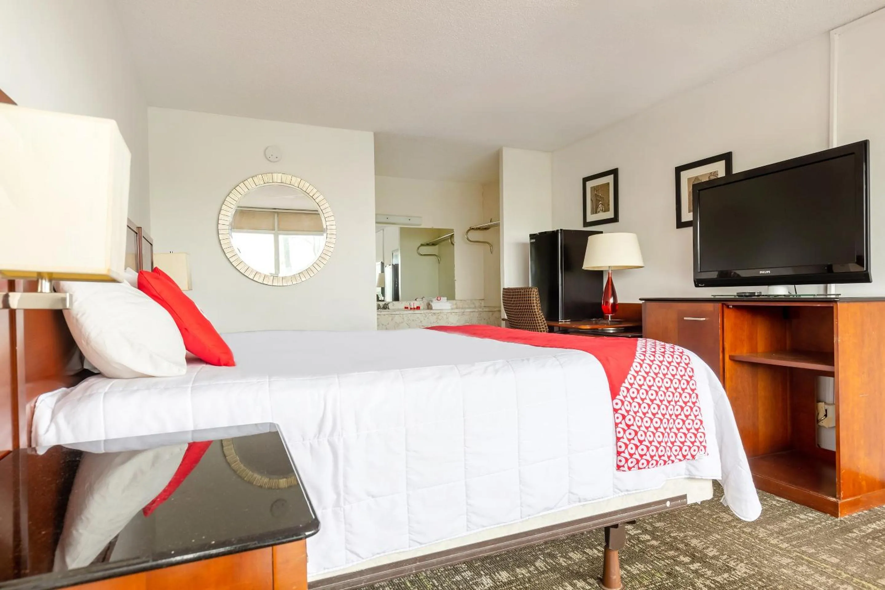 Bedroom in Americas Best Value Inn Rockford