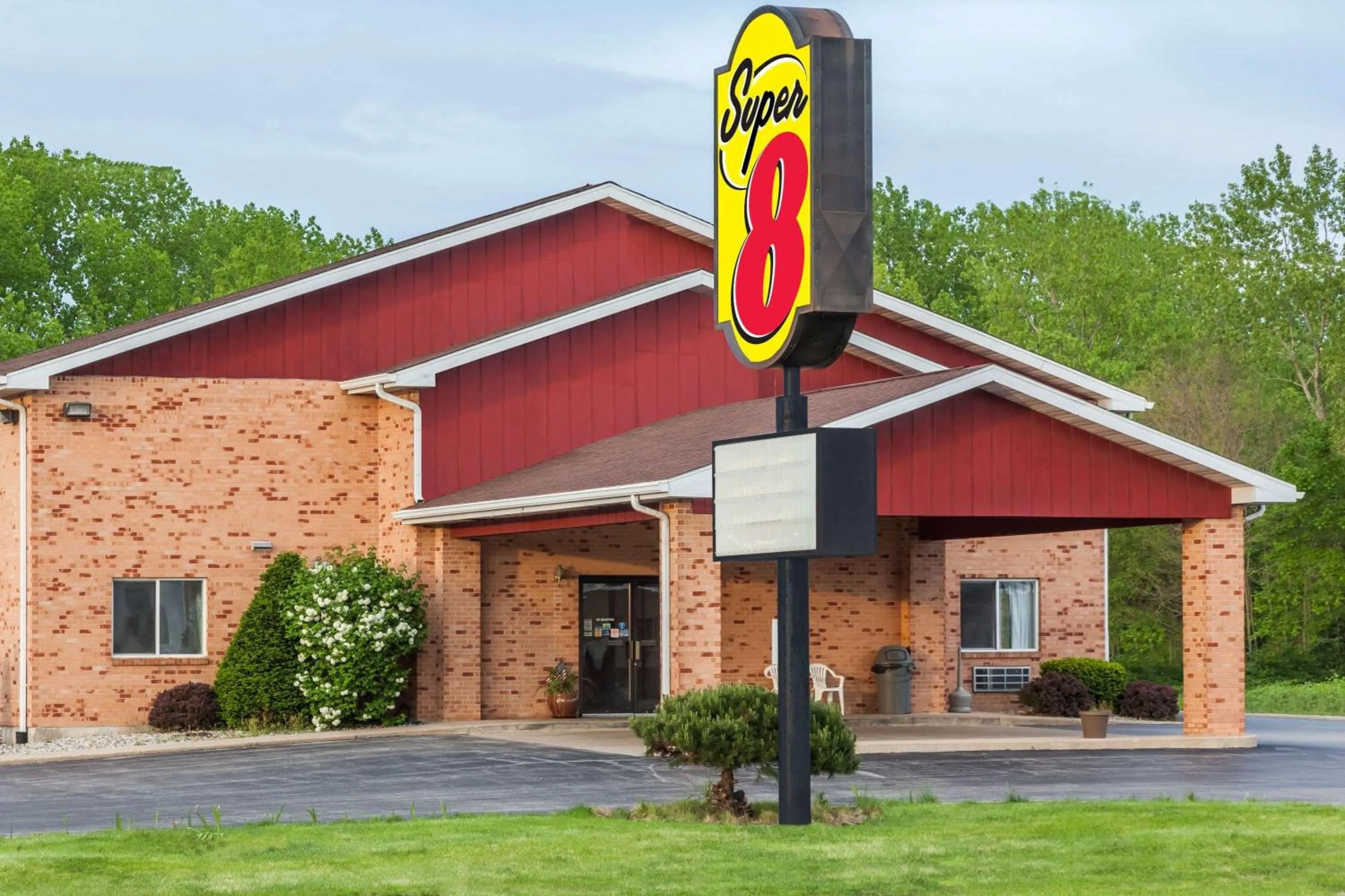 Property building in Super 8 by Wyndham Watseka