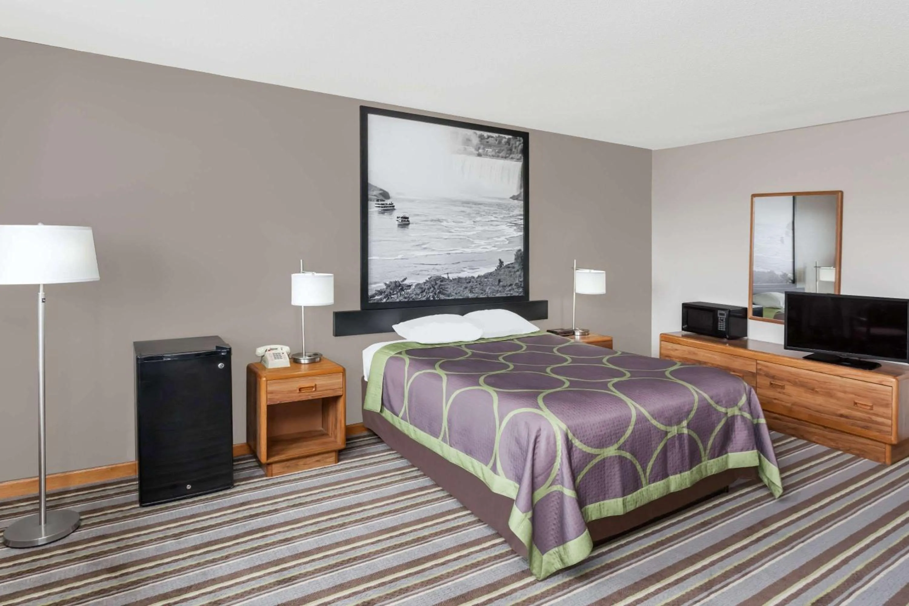 Photo of the whole room in Super 8 by Wyndham Watseka