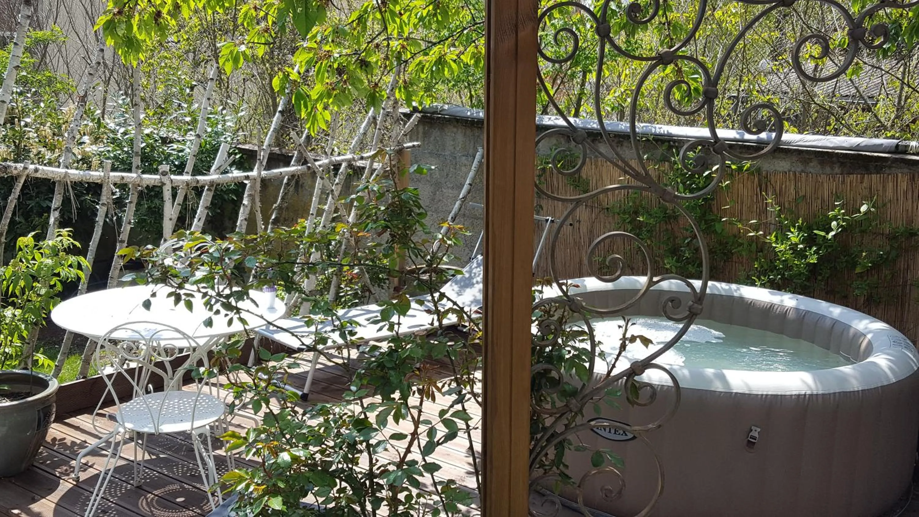 Hot Tub in Les Iris Chambres d’hôte