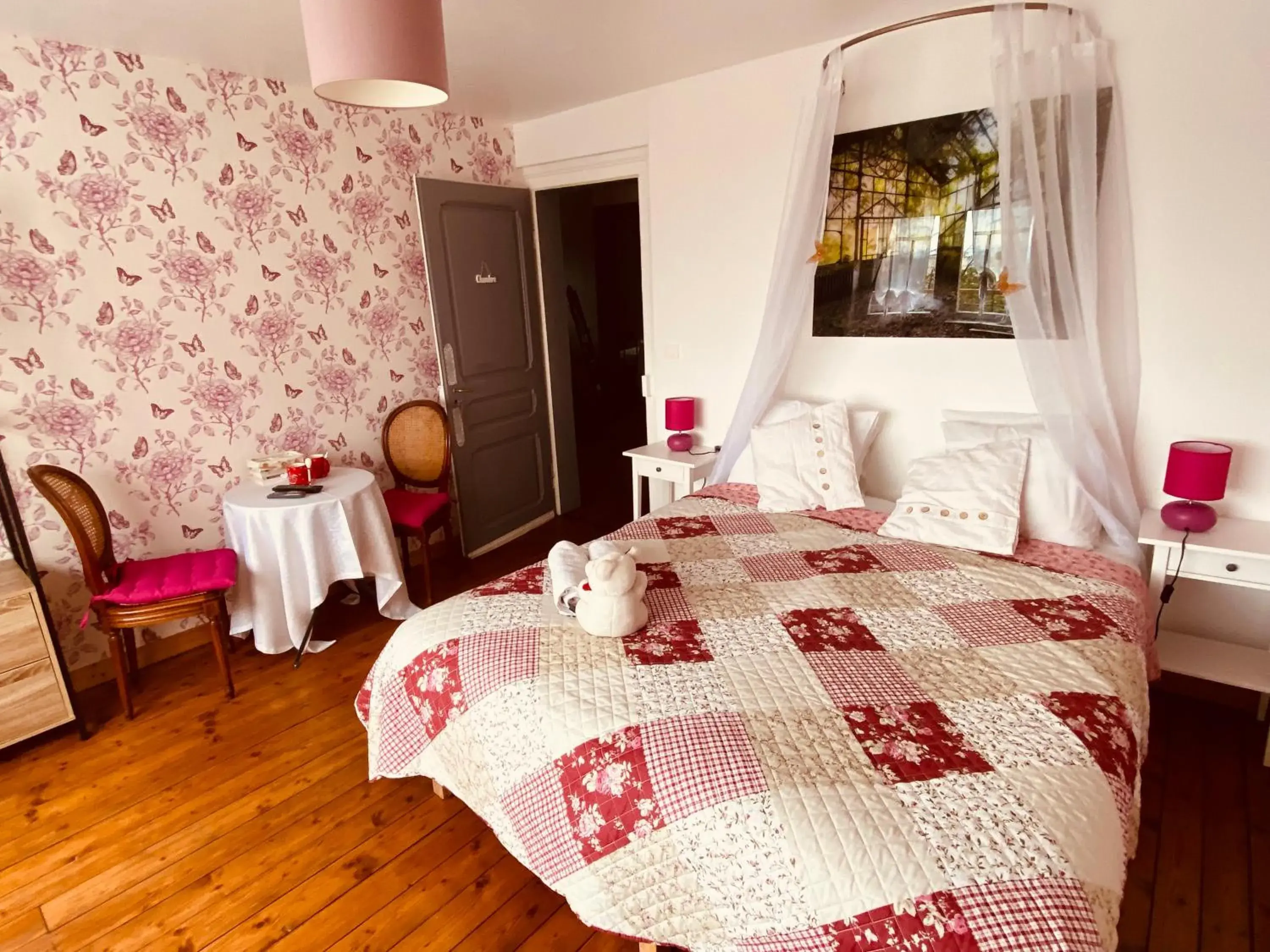 Double Room with Shared Bathroom in Les Iris Chambres d’hôte Double Room with Shared Bathroom in Les Iris Chambres d’hôte