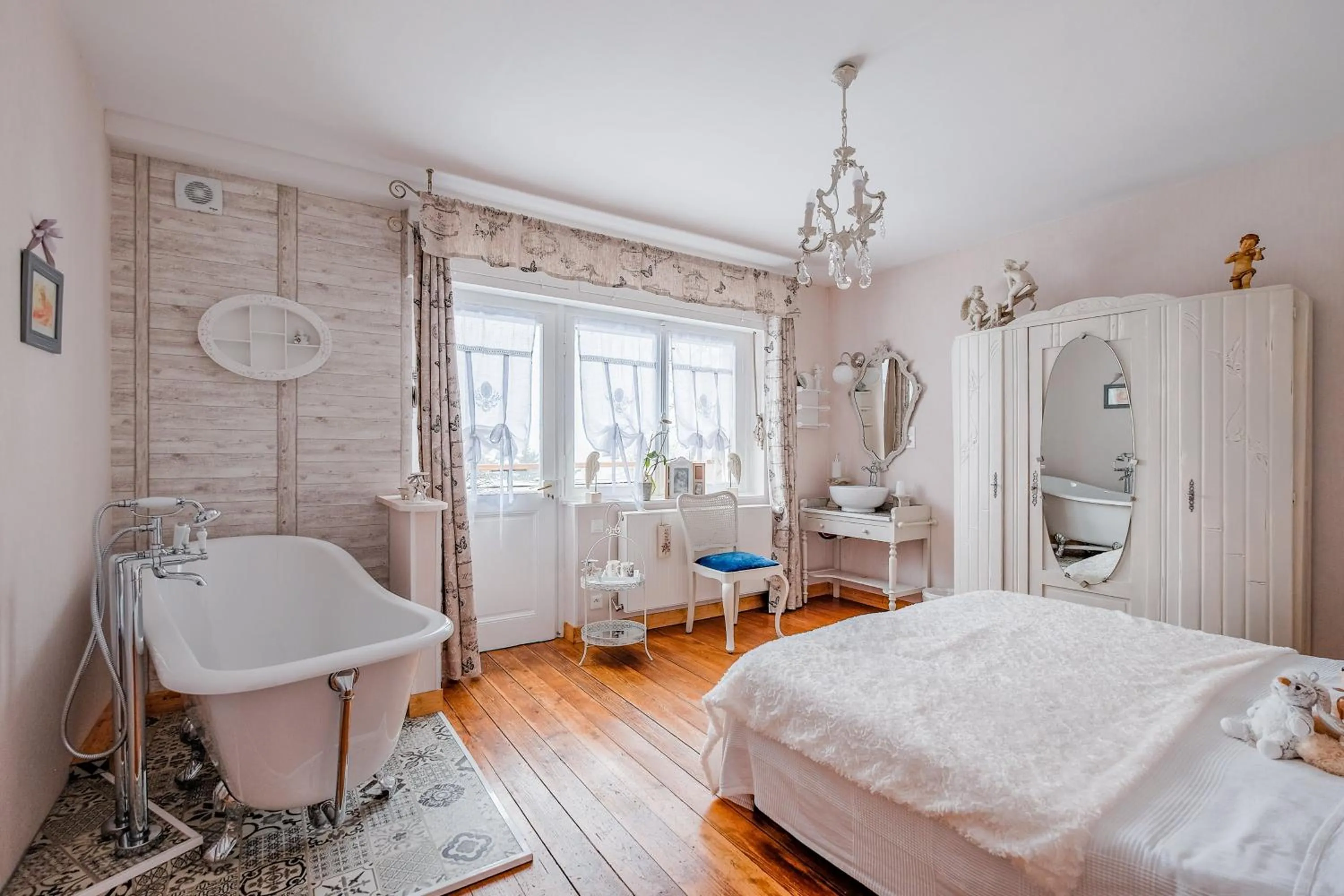 Photo of the whole room, Bed in Les Iris Chambres d’hôte