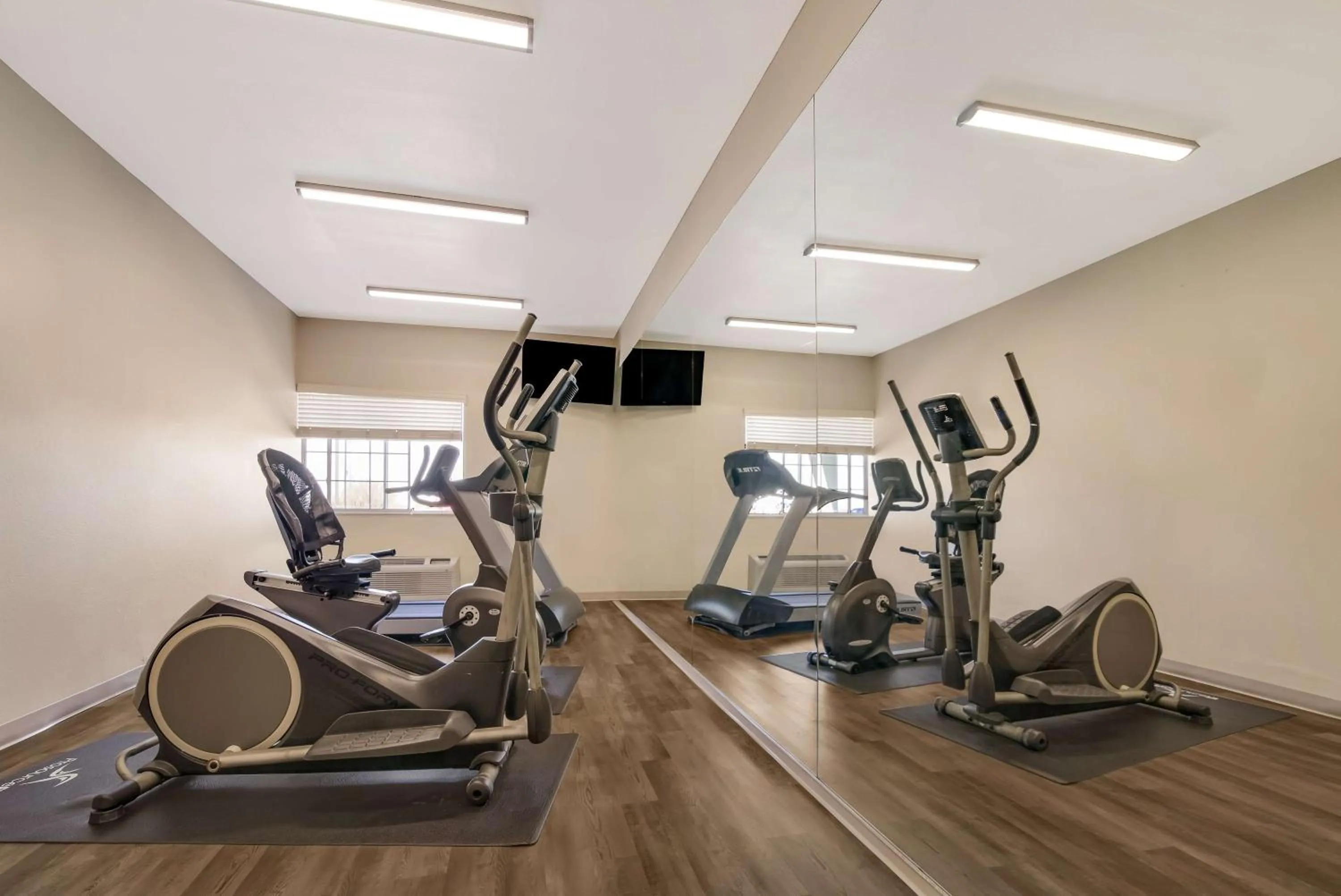 Fitness centre/facilities in SureStay Plus Hotel by Best Western Topeka